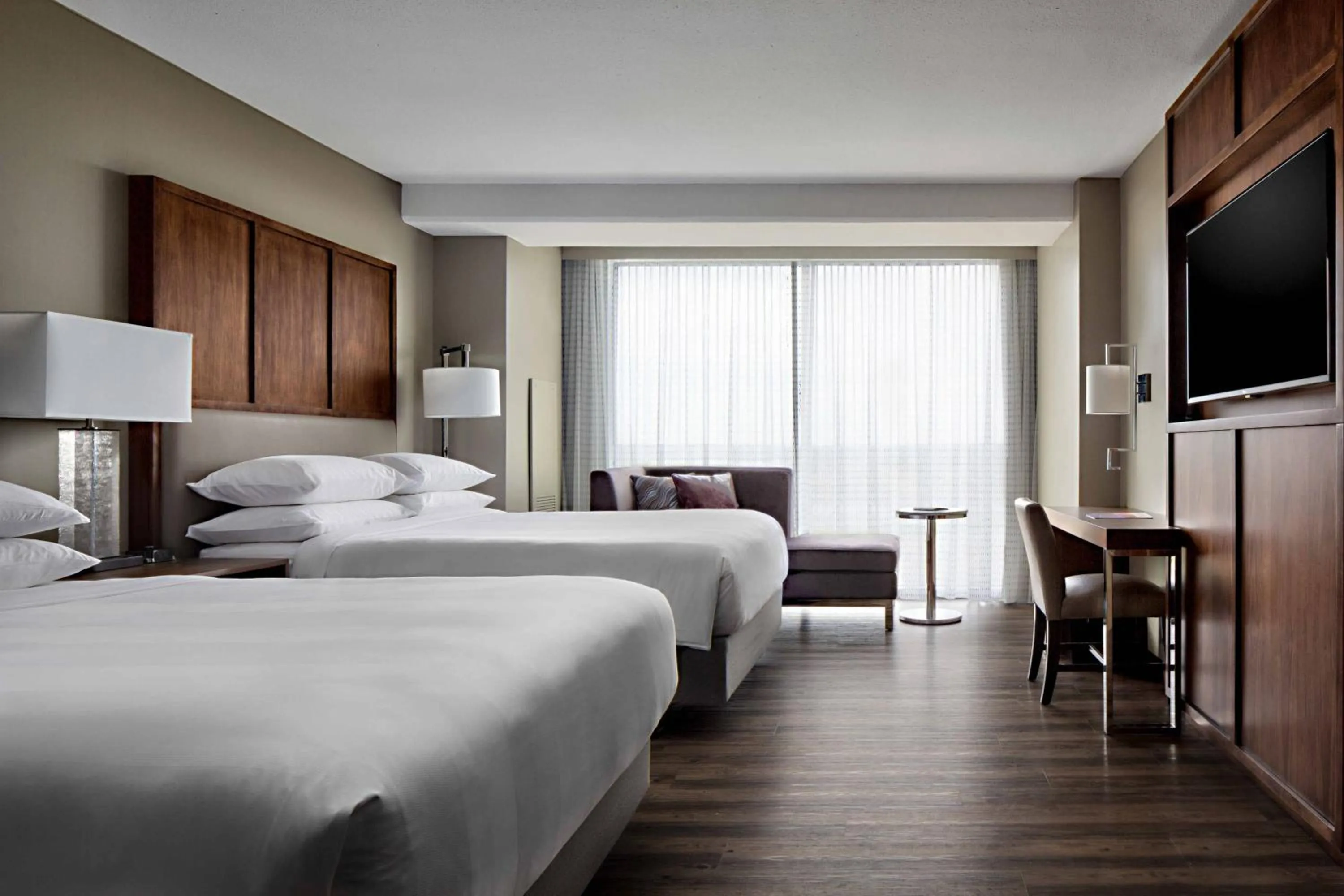 Photo of the whole room, Bed in Omaha Marriott Downtown at the Capitol District