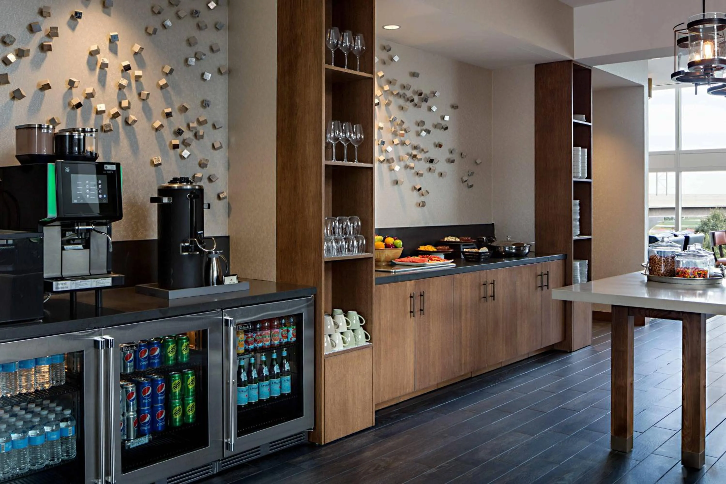 Lounge or bar in Omaha Marriott Downtown at the Capitol District