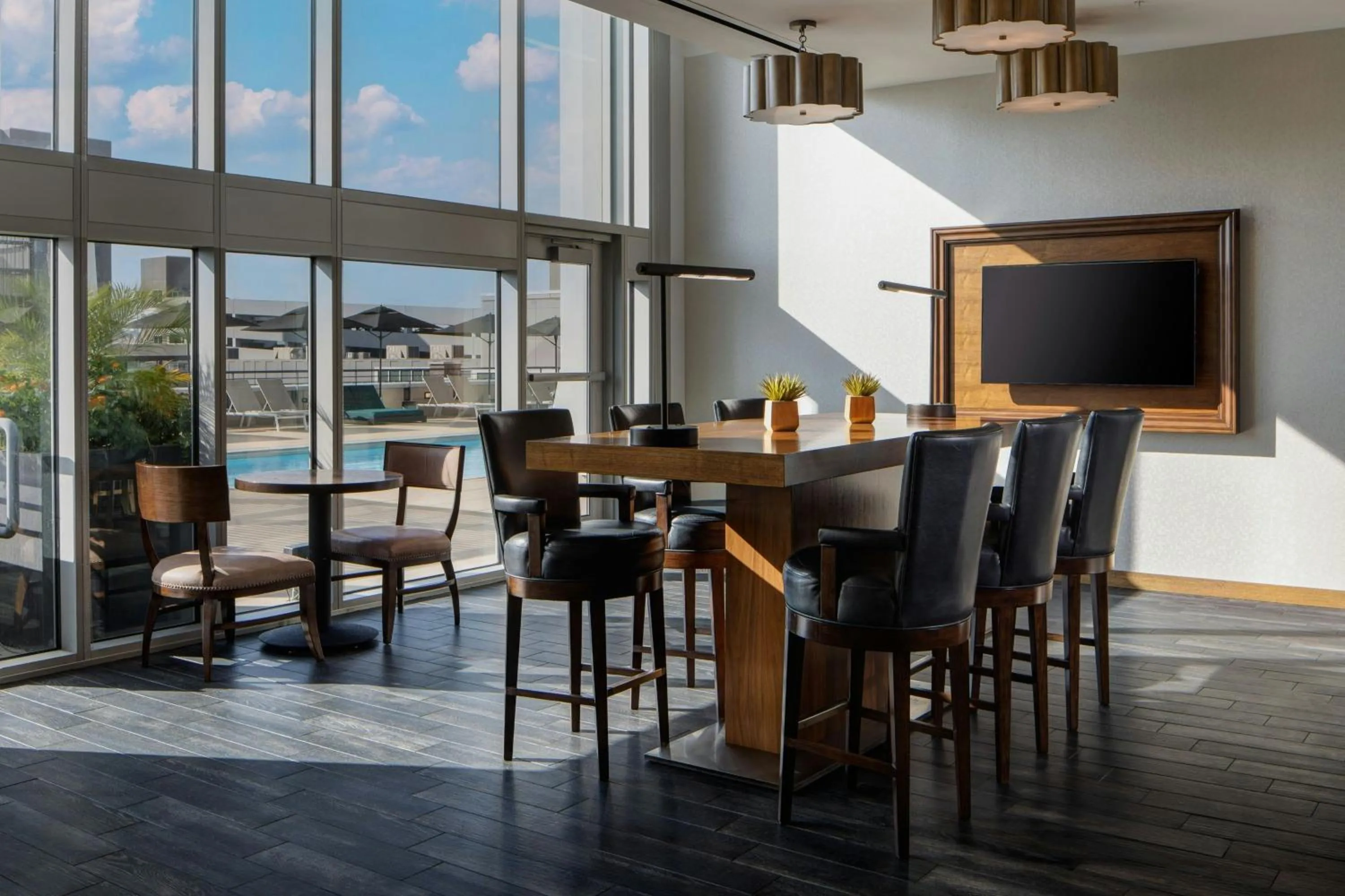 Swimming pool in Omaha Marriott Downtown at the Capitol District