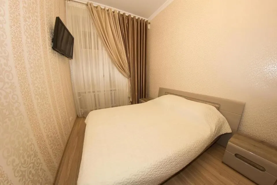 Bedroom, Bed in center, Apartment on Deribasovskaya 10