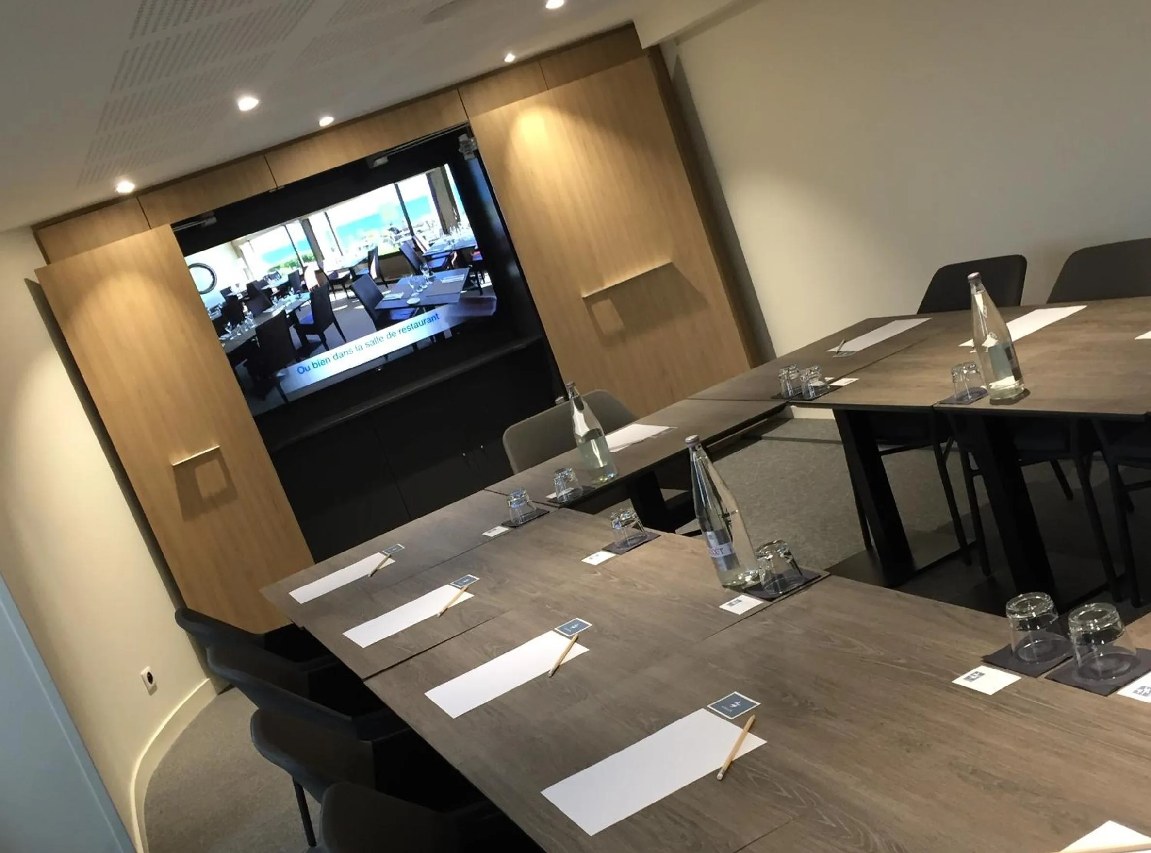 Business facilities in Logis Hôtel & Restaurant LES MOUETTES - Larmor Plage, Proche de LORIENT