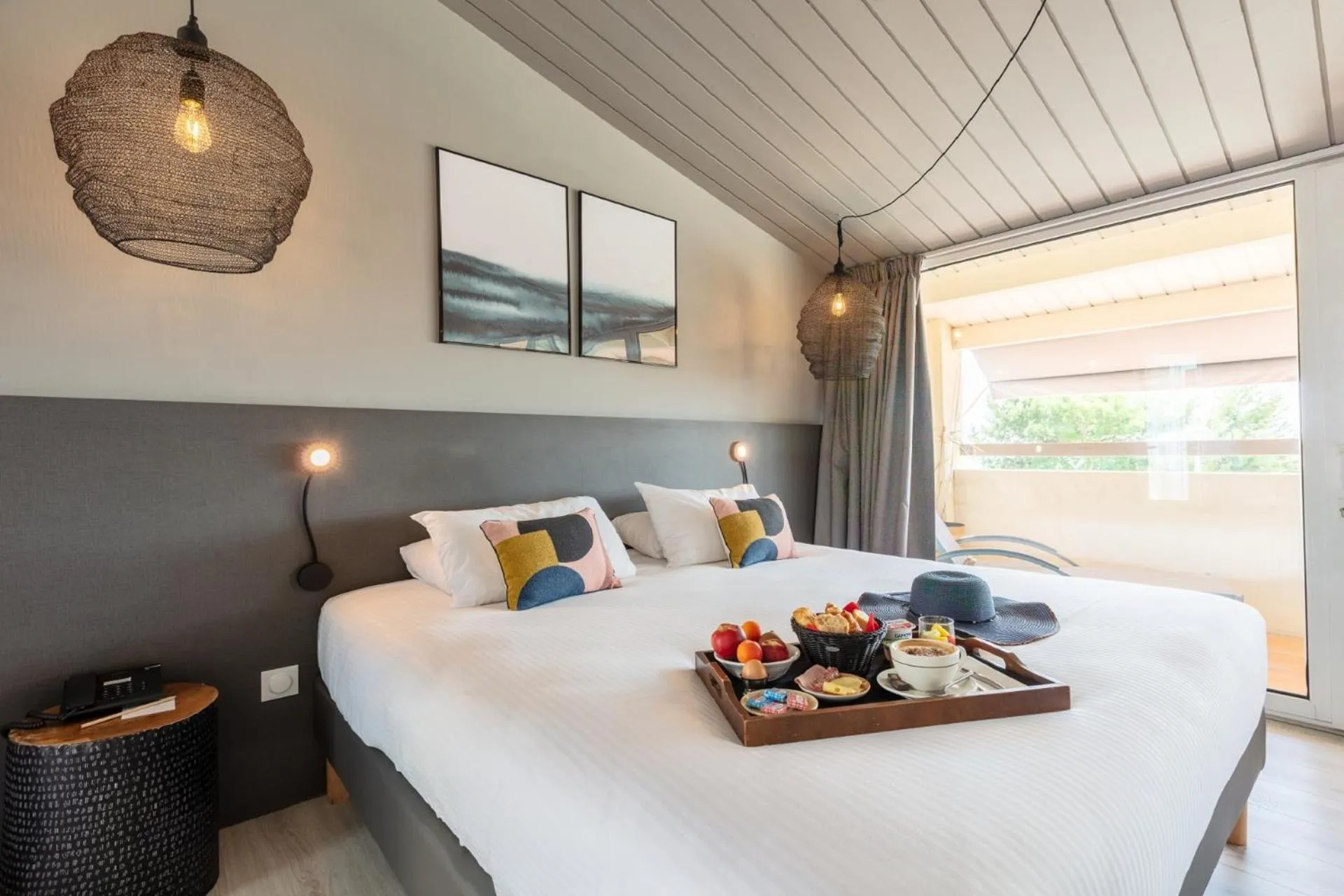 Bed in Hôtel Restaurant Le Grand Large - Face à la plage - Ile de Ré