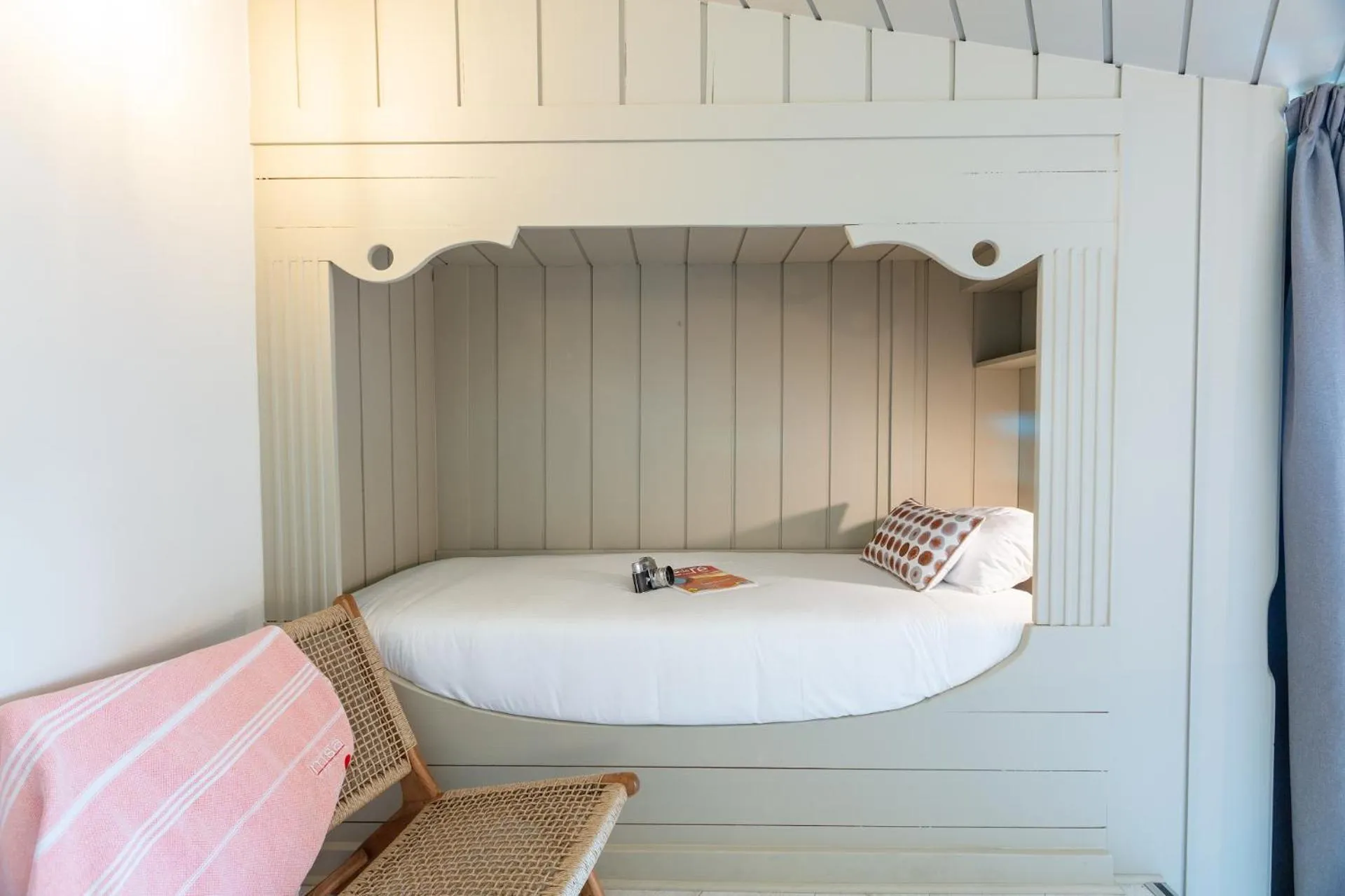 Bed in Hôtel Restaurant Le Grand Large - Face à la plage - Ile de Ré