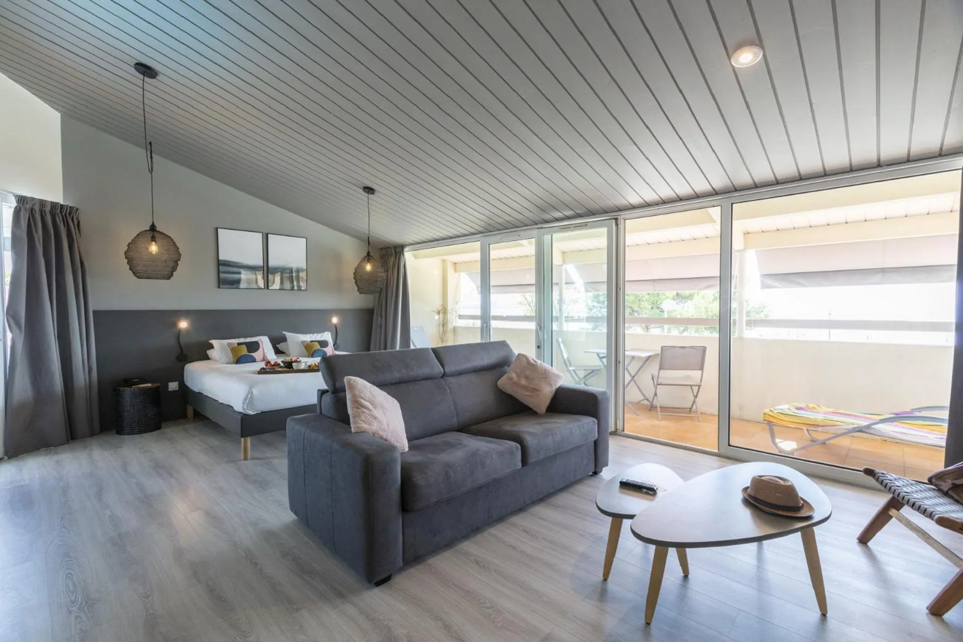 Bed in Hôtel Restaurant Le Grand Large - Face à la plage - Ile de Ré