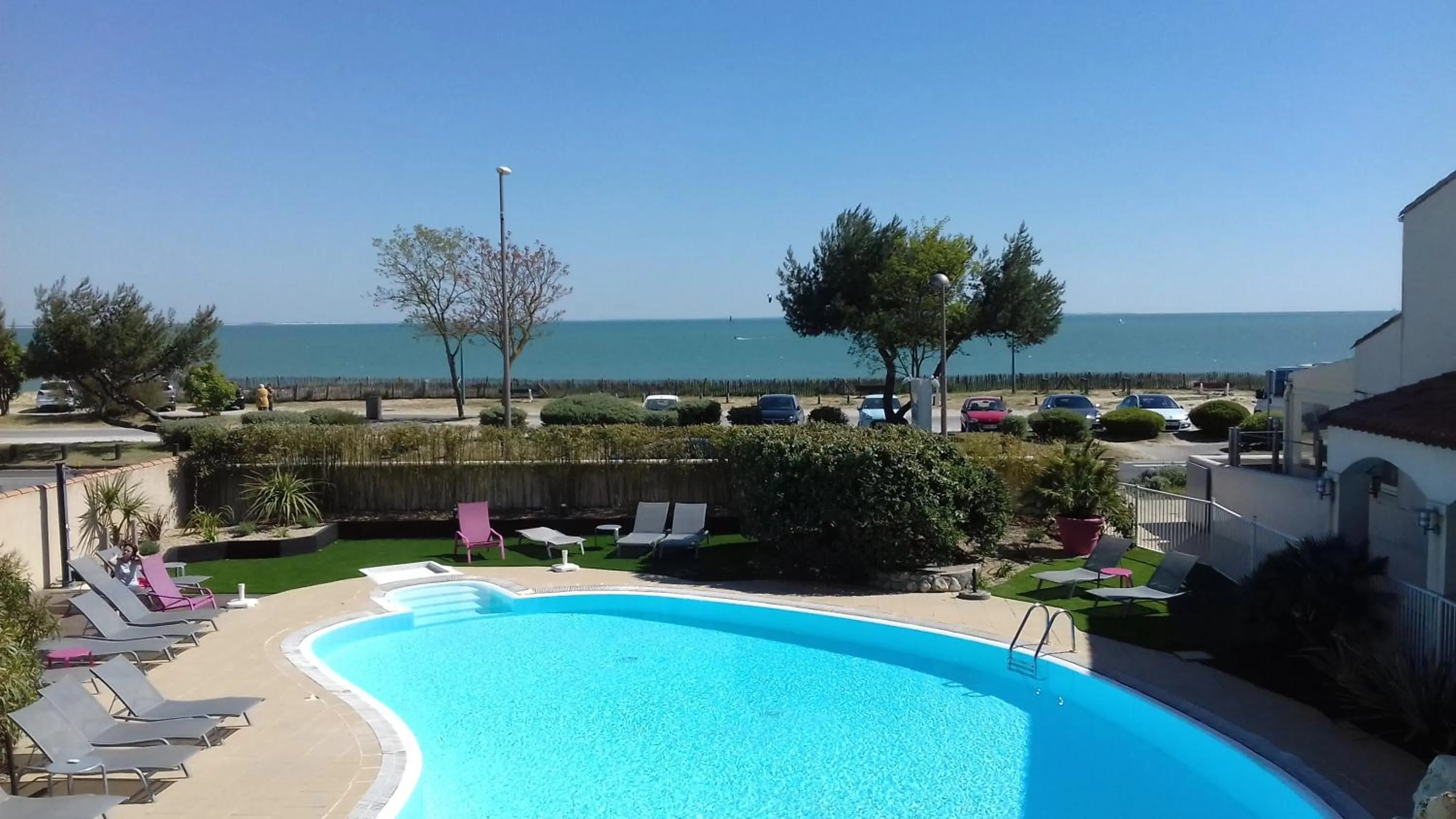 Hôtel Restaurant Le Grand Large - Face à la plage - Ile de Ré