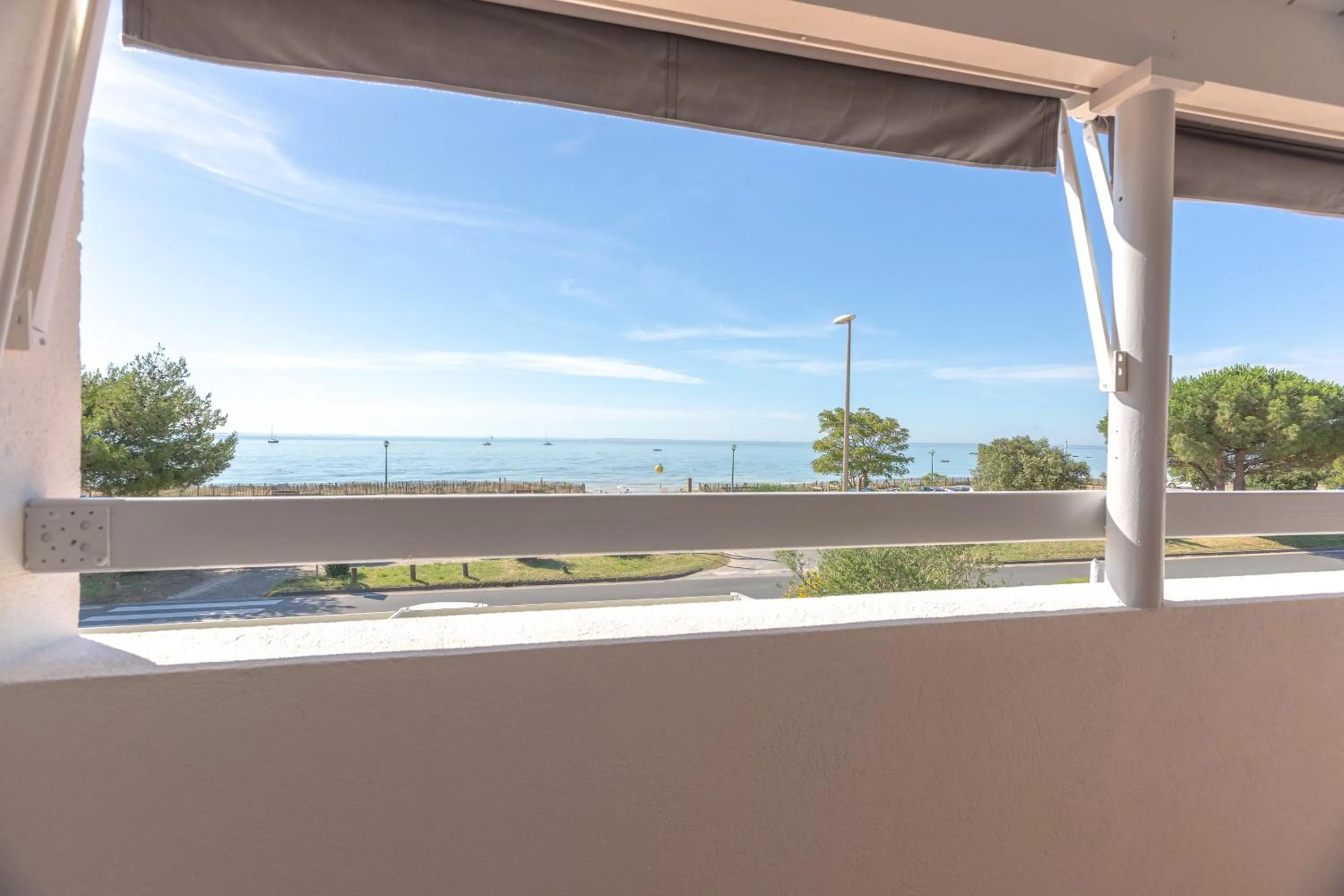 Hôtel Restaurant Le Grand Large - Face à la plage - Ile de Ré