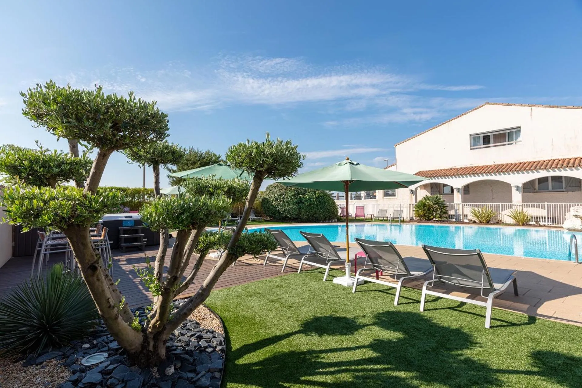 Hôtel Restaurant Le Grand Large - Face à la plage - Ile de Ré