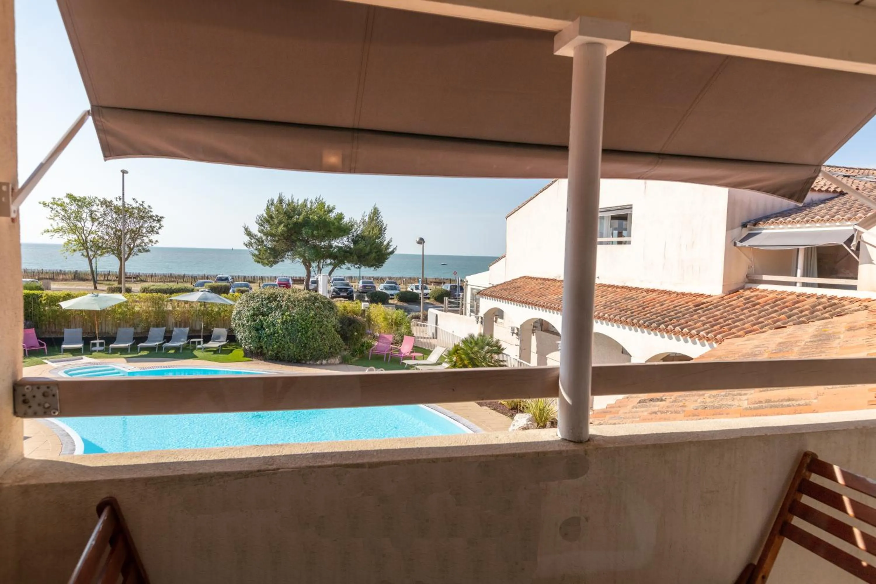 Hôtel Restaurant Le Grand Large - Face à la plage - Ile de Ré