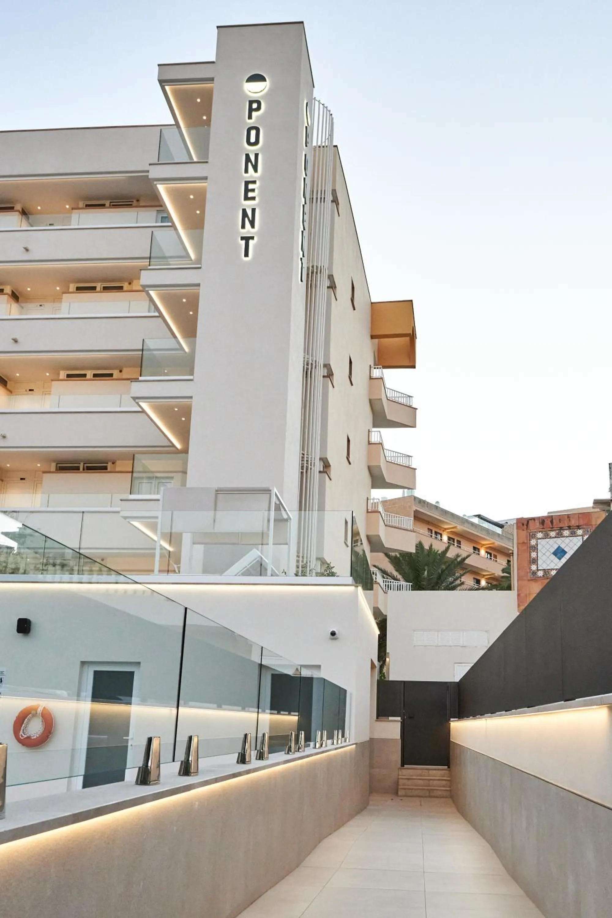 Property building in Apartamentos Ponent