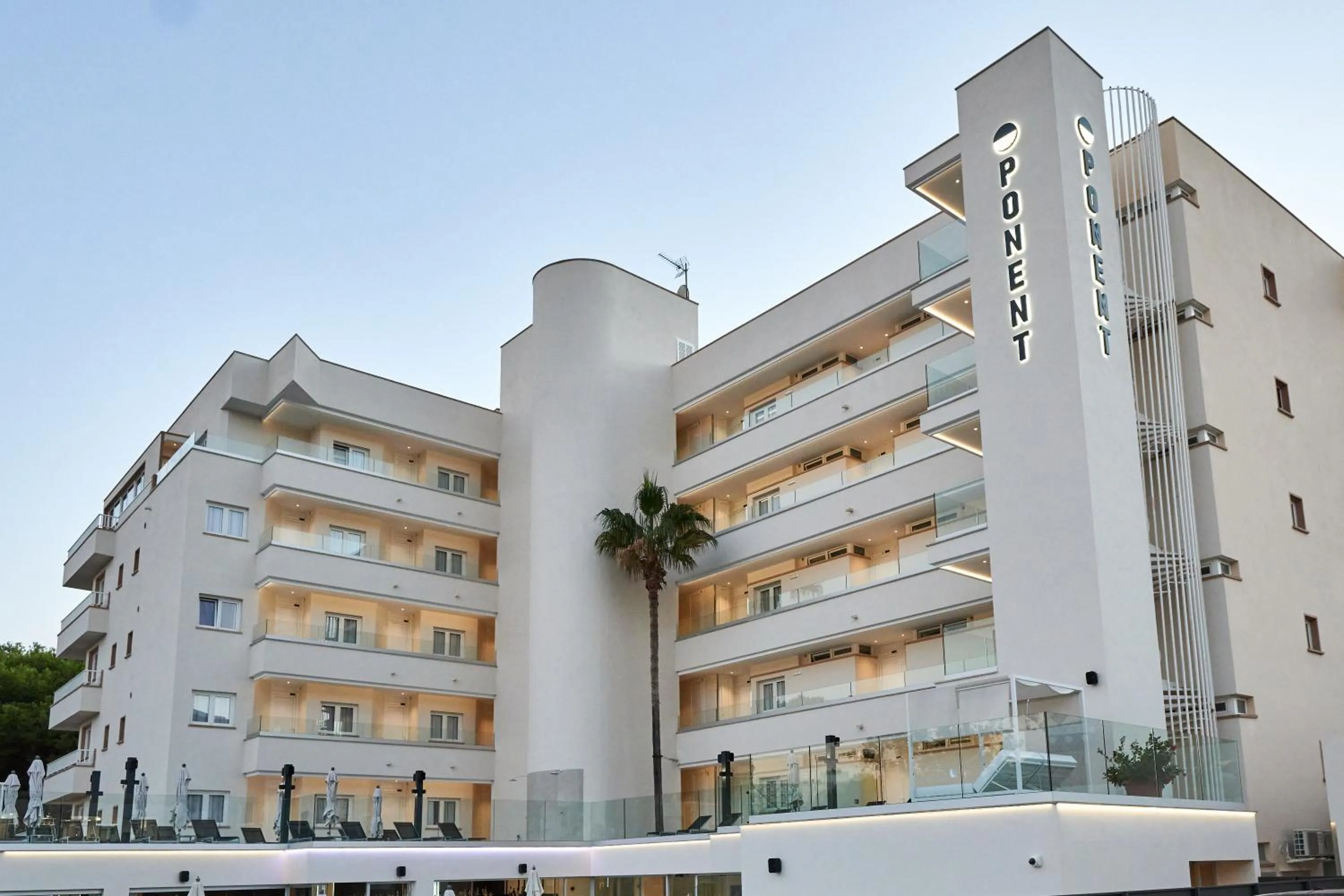 Property building in Apartamentos Ponent