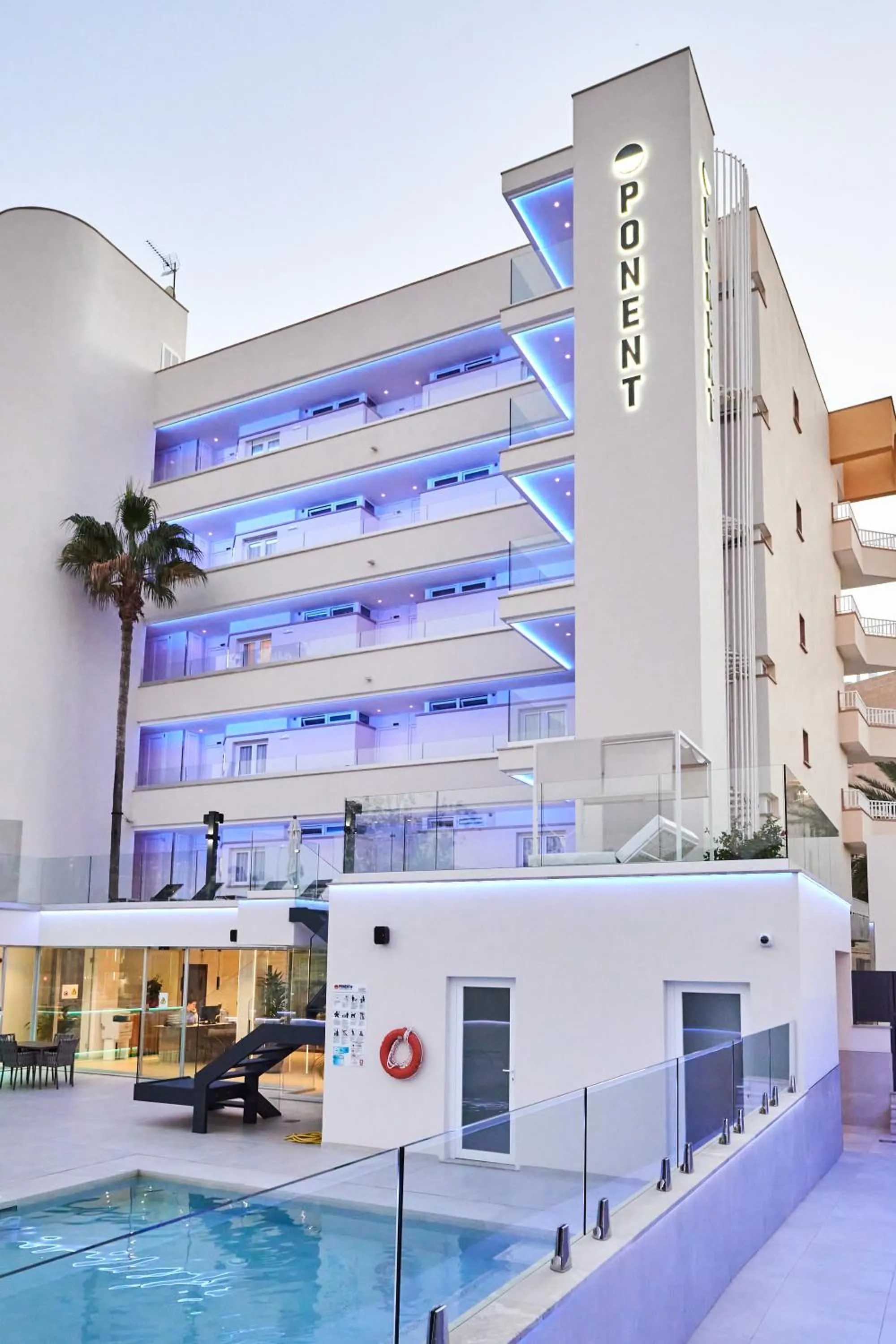 Property building in Apartamentos Ponent