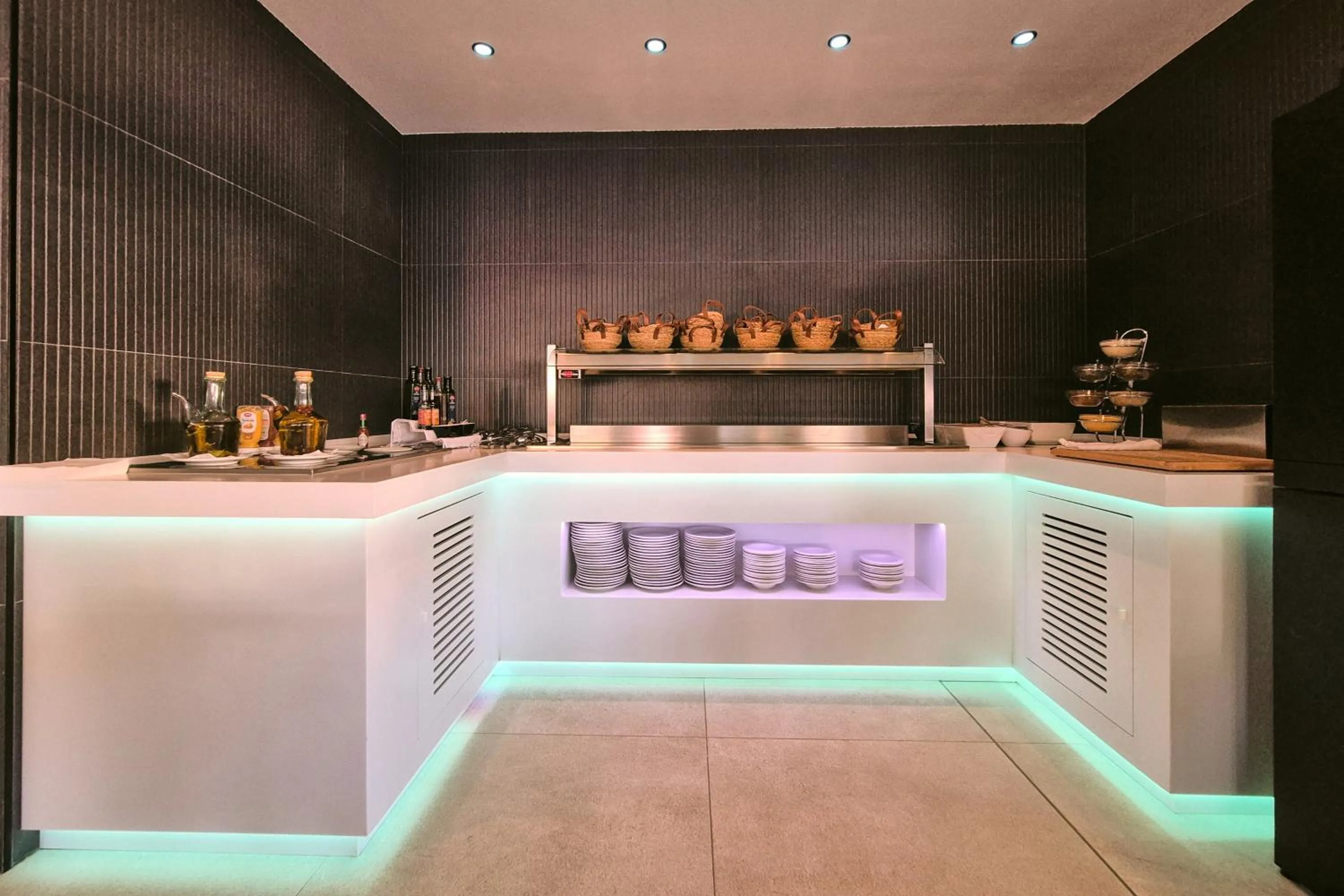 Restaurant/places to eat in Apartamentos Ponent