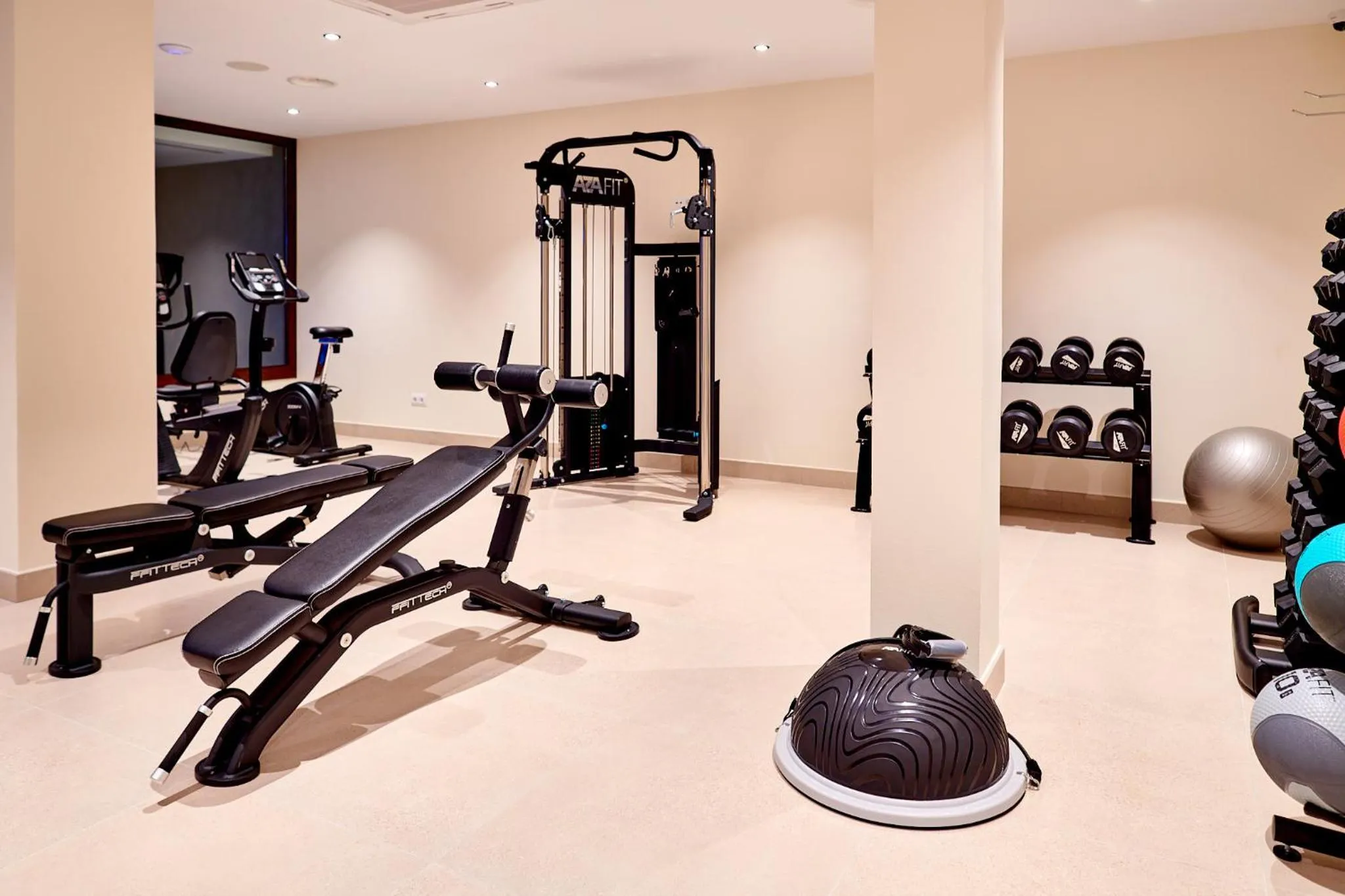Fitness centre/facilities in Apartamentos Ponent