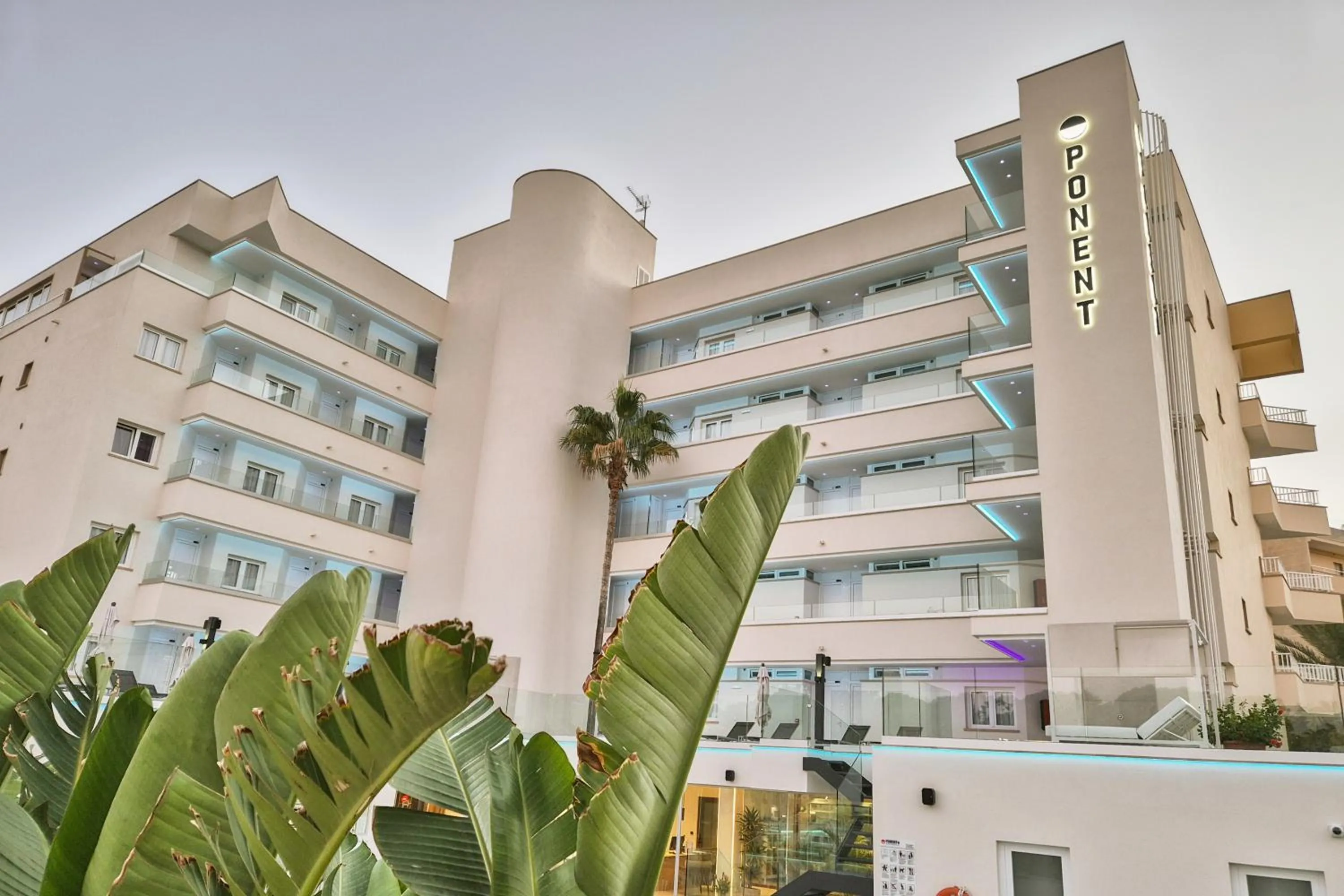 Property building in Apartamentos Ponent