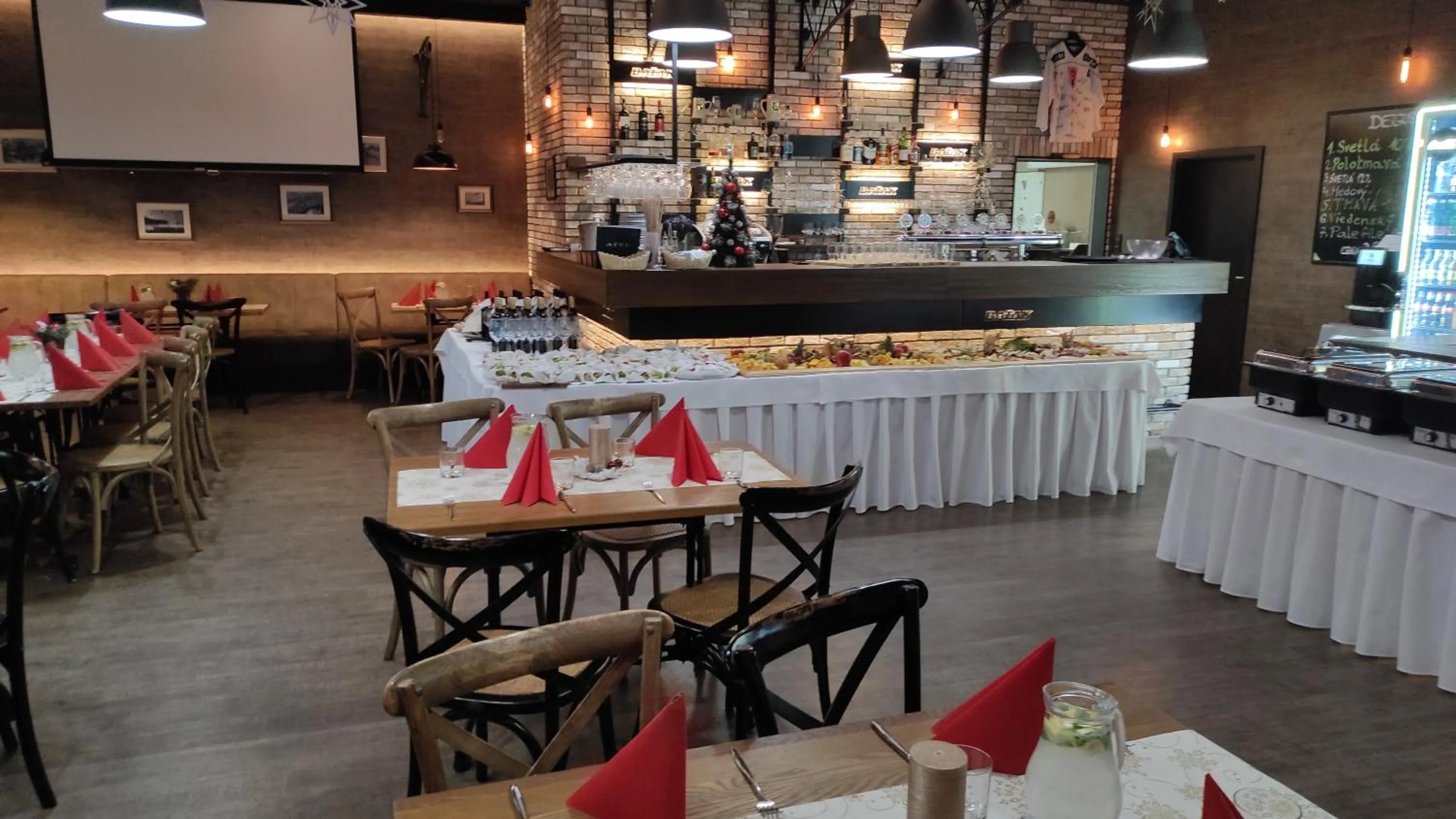 Restaurant/places to eat in AZUL Hotel & Restaurant Partizánske