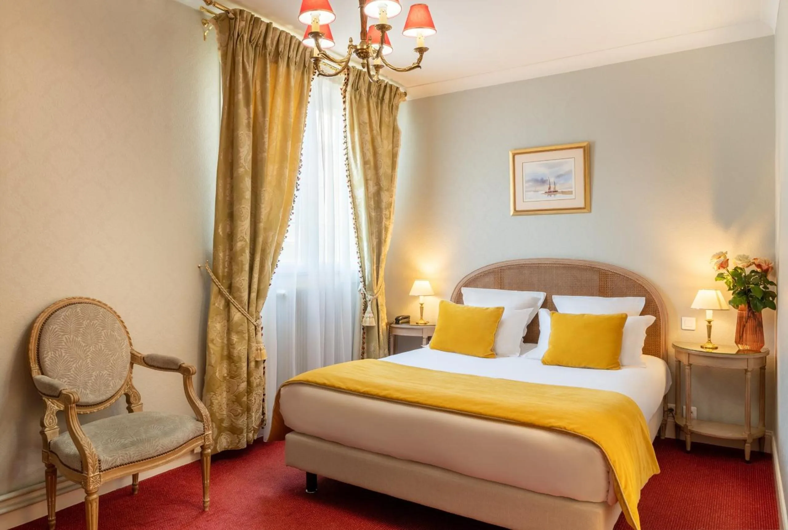 Bedroom, Bed in Grand Hôtel Des Templiers, Piscine & Spa