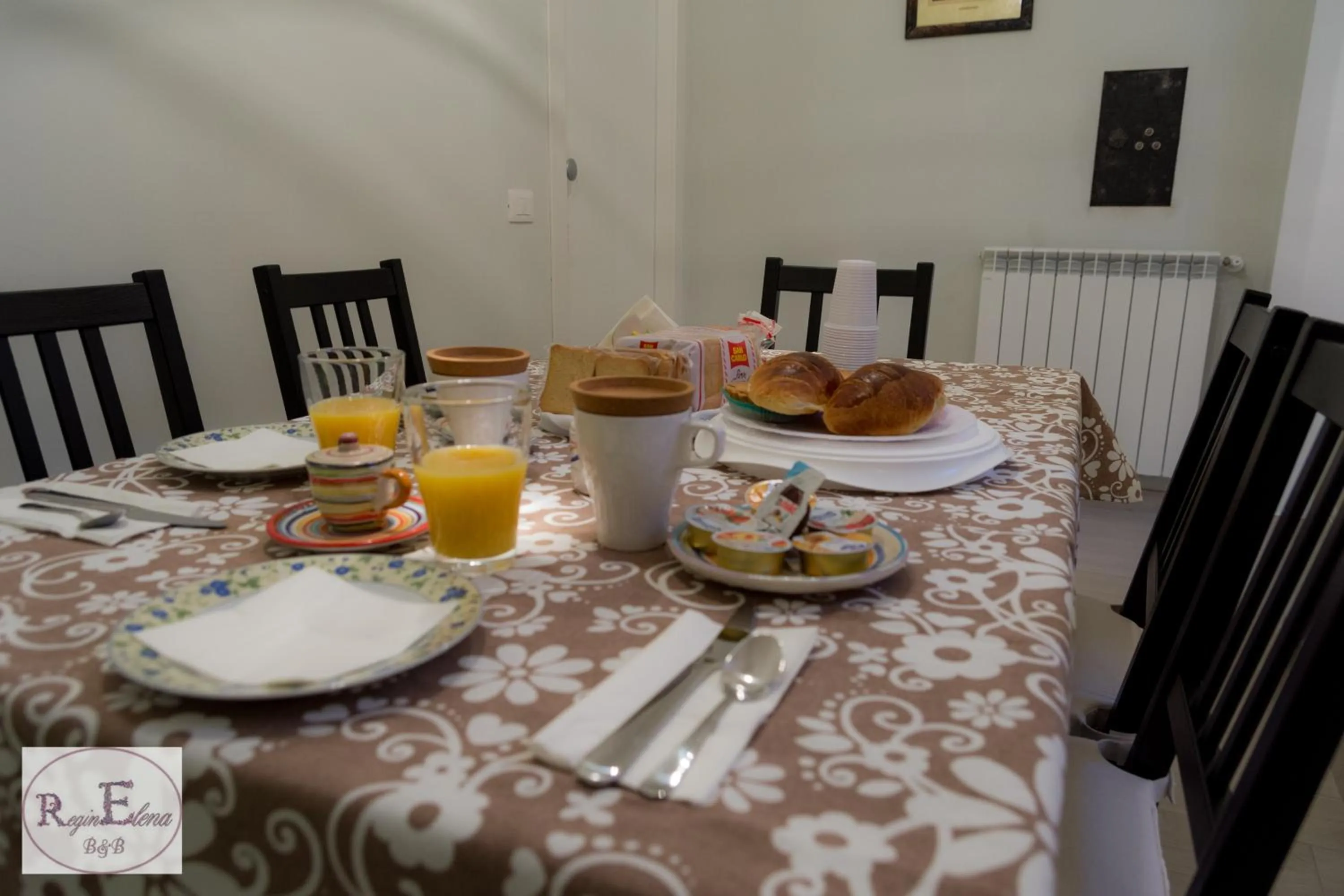 Communal lounge/ TV room in ReginElena B&B