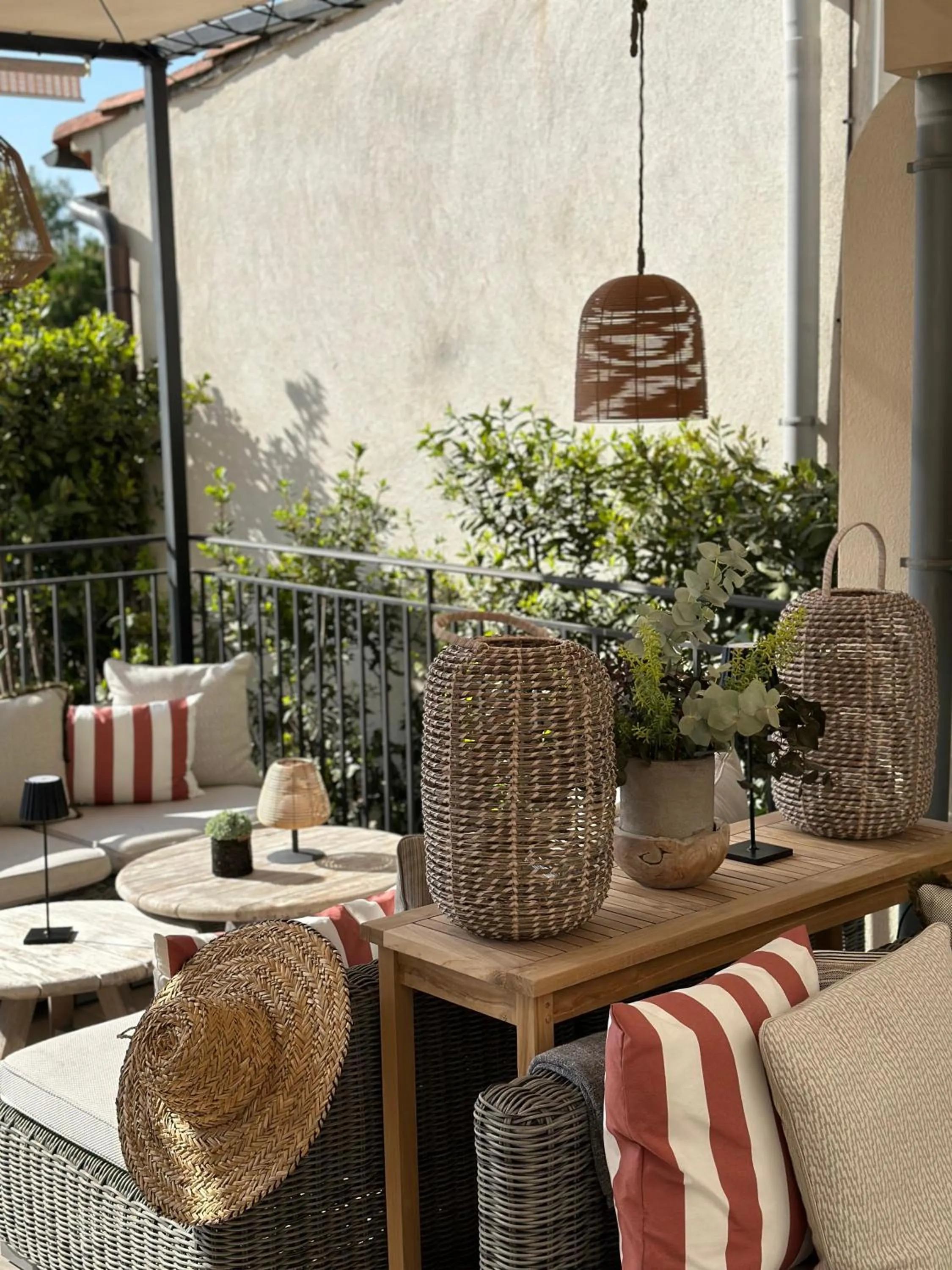 Patio in Mougins Luxury Retreats