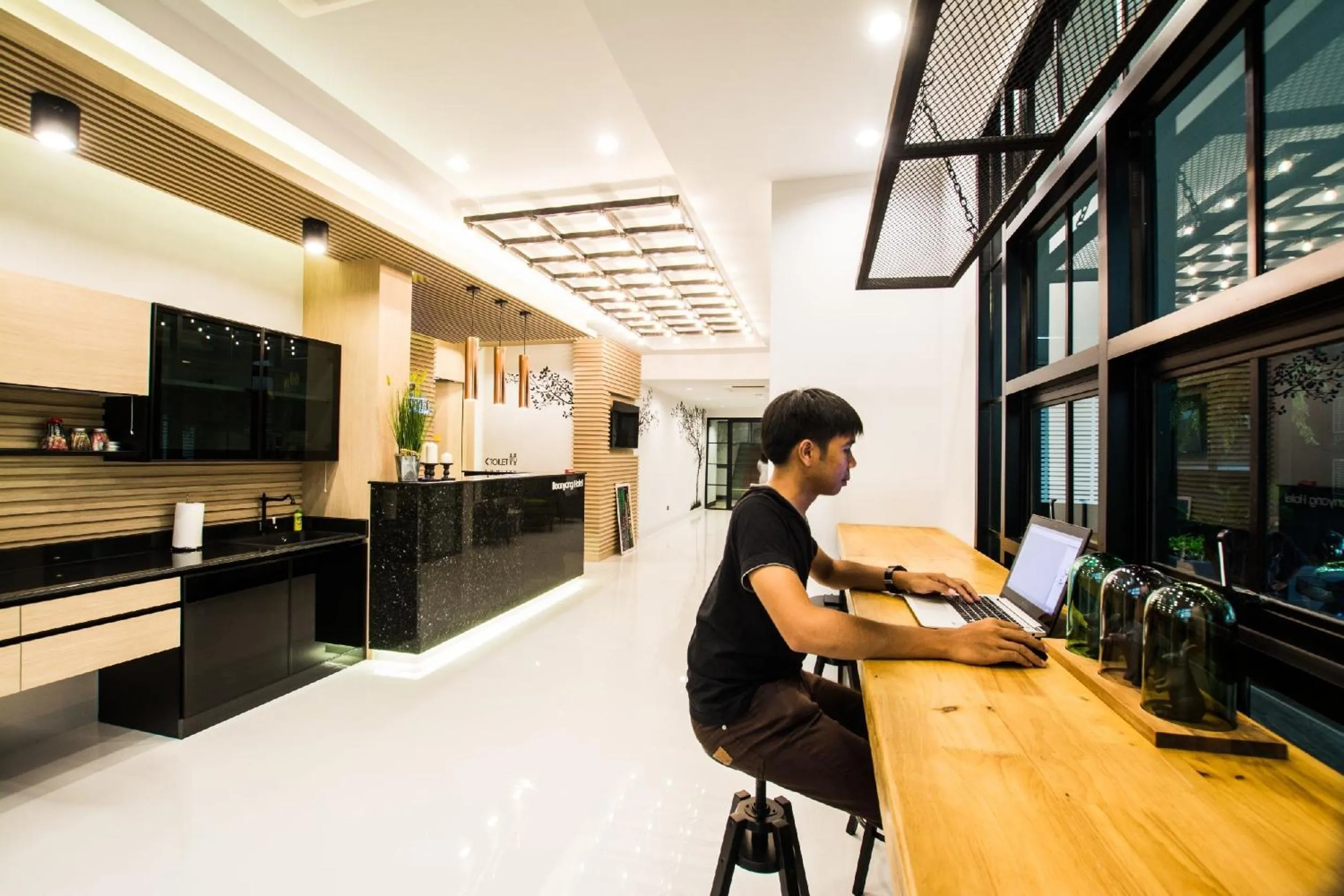 Communal lounge/ TV room in BY Hotel Kanchanaburi