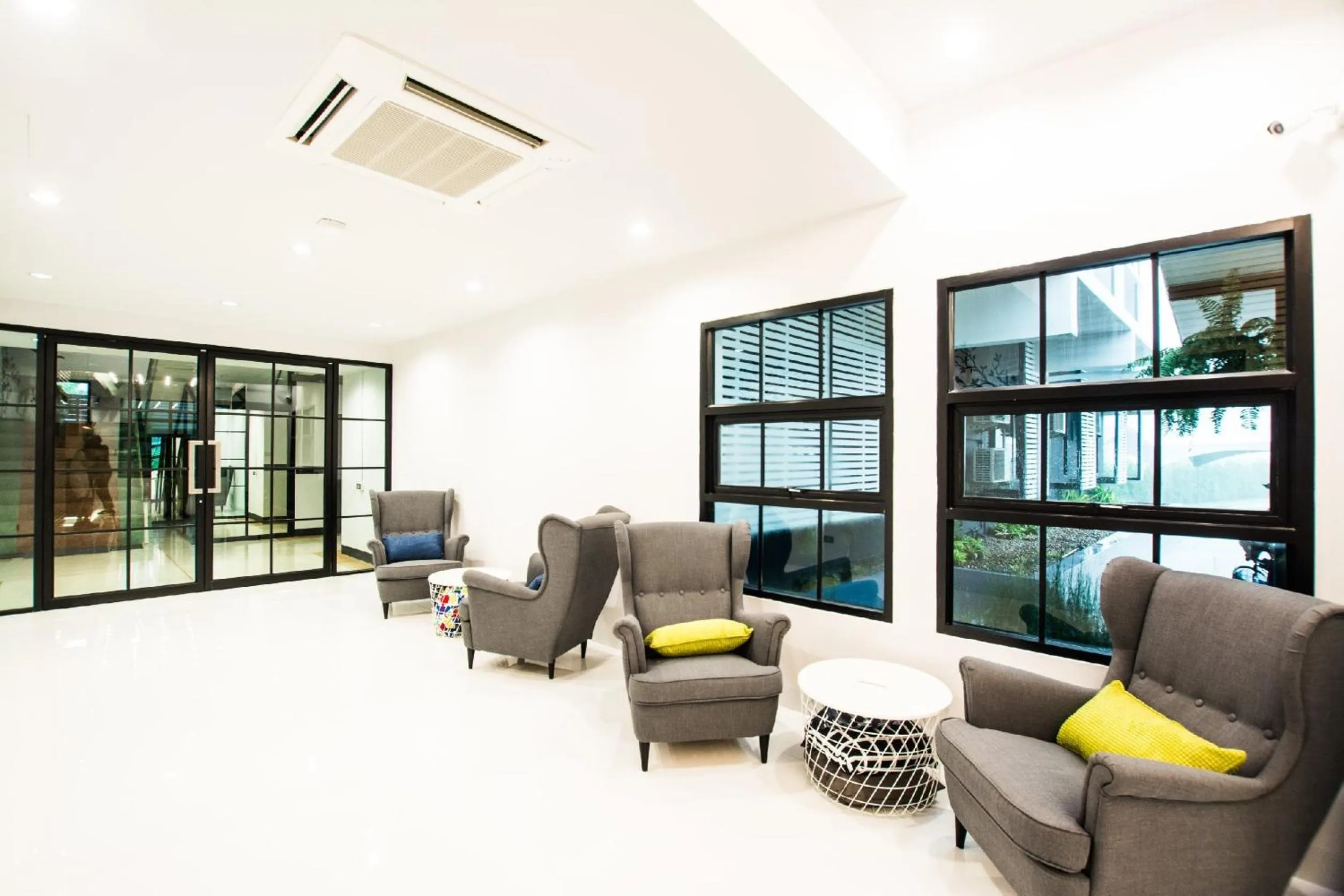 Communal lounge/ TV room in BY Hotel Kanchanaburi