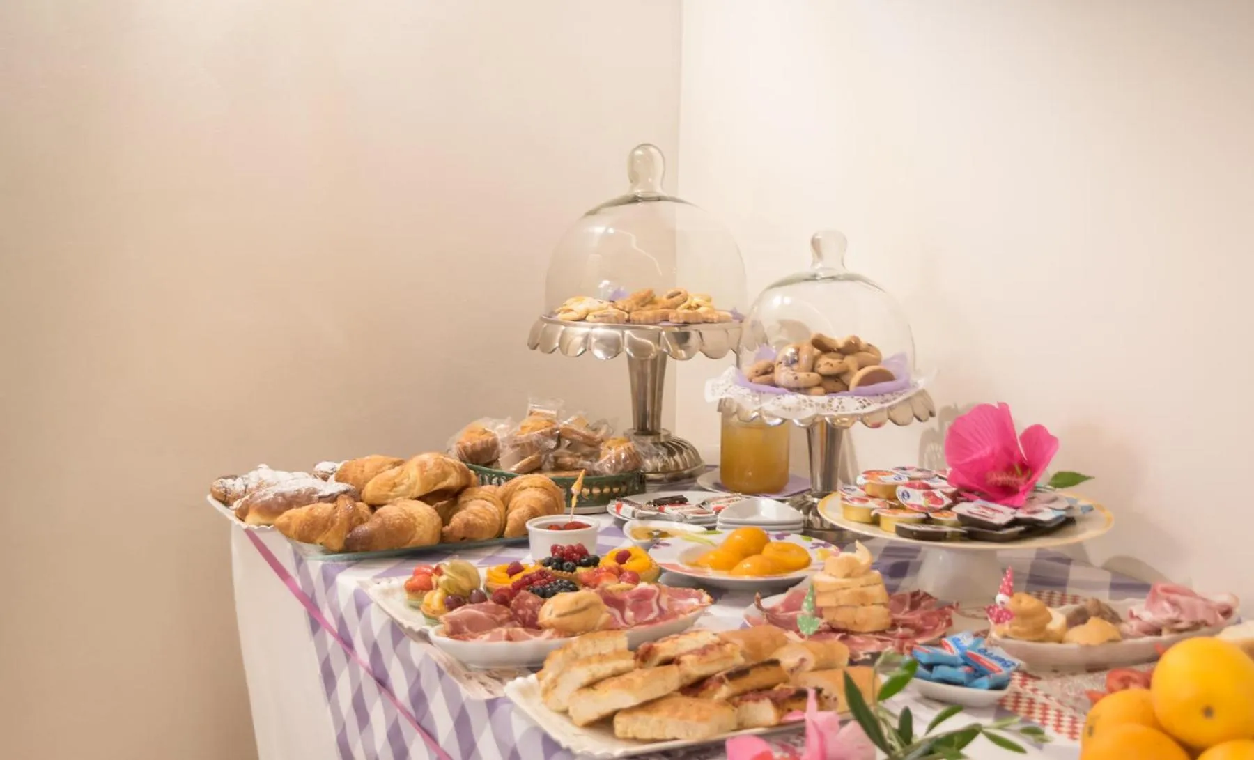 Communal lounge/ TV room in Il Giardino degli Angeli