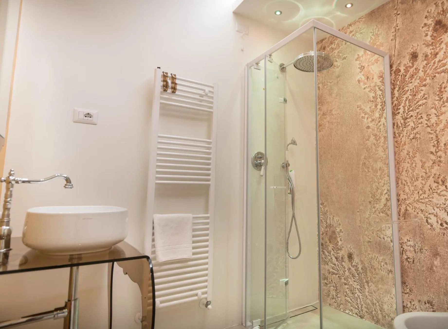 Shower in Il Giardino degli Angeli