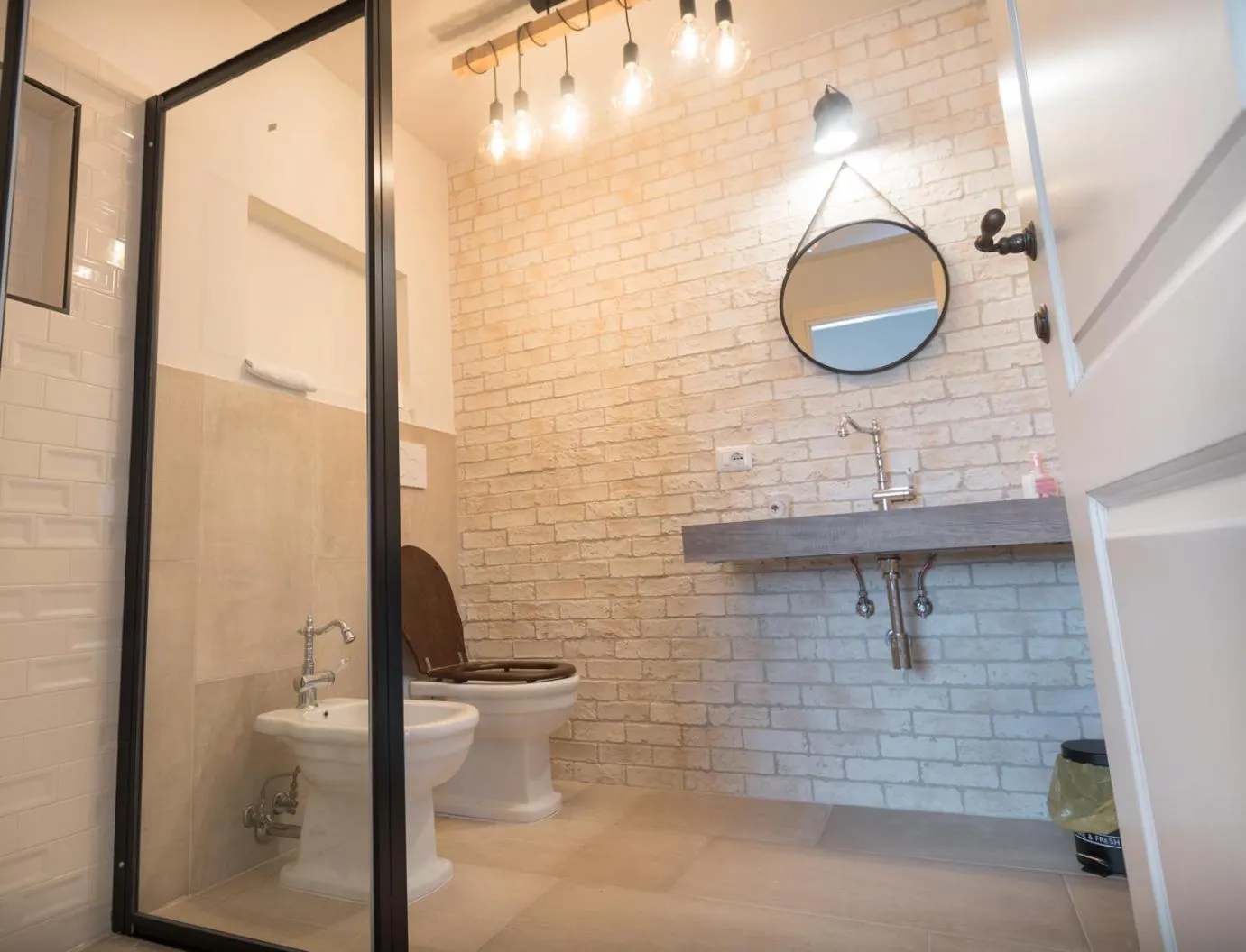 Shower in Il Giardino degli Angeli