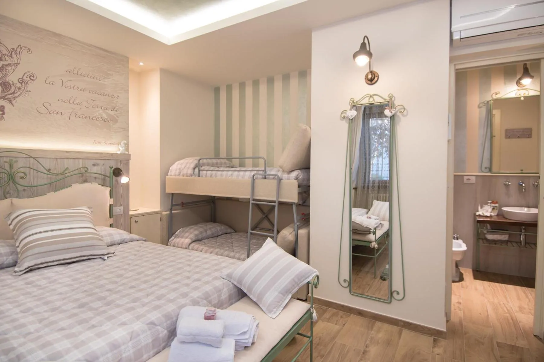 Bathroom, Bed in Il Giardino degli Angeli