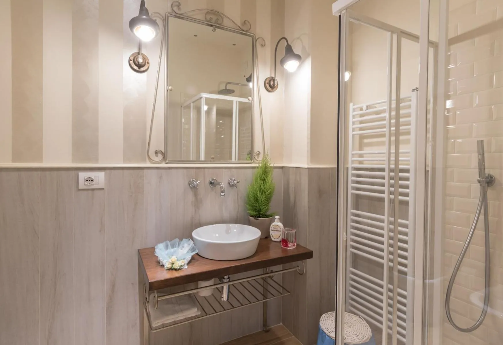 Shower in Il Giardino degli Angeli