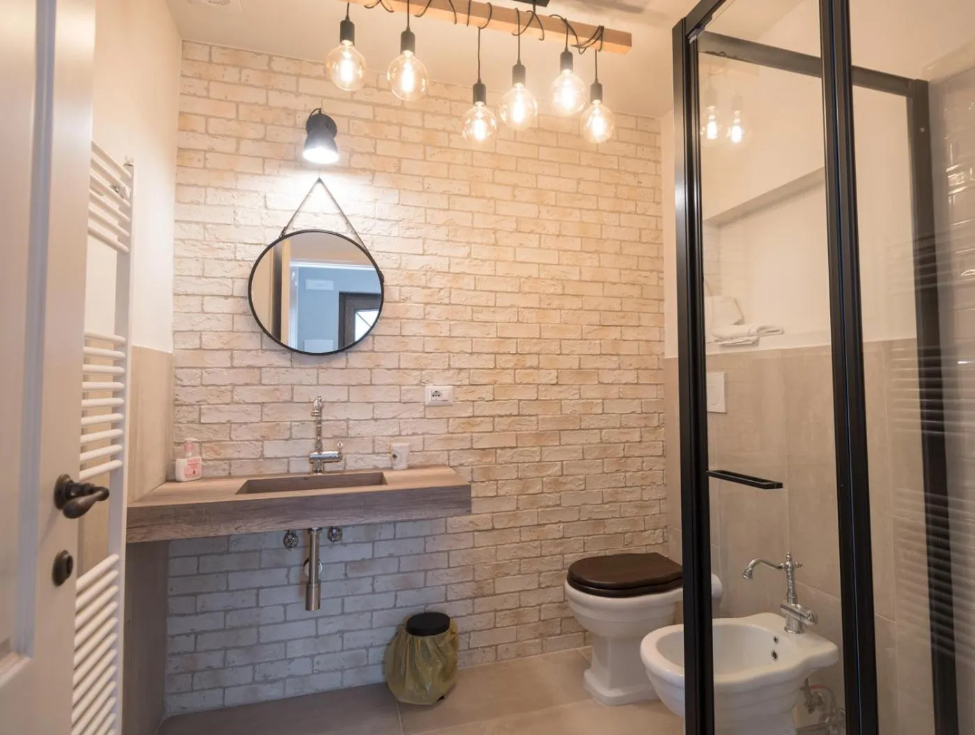 Shower in Il Giardino degli Angeli