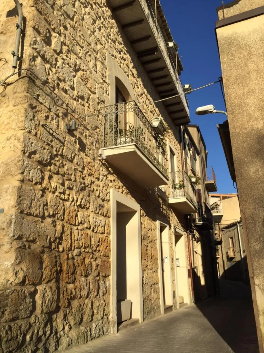 Facade/entrance in P&G design by Lago Welcome Enna