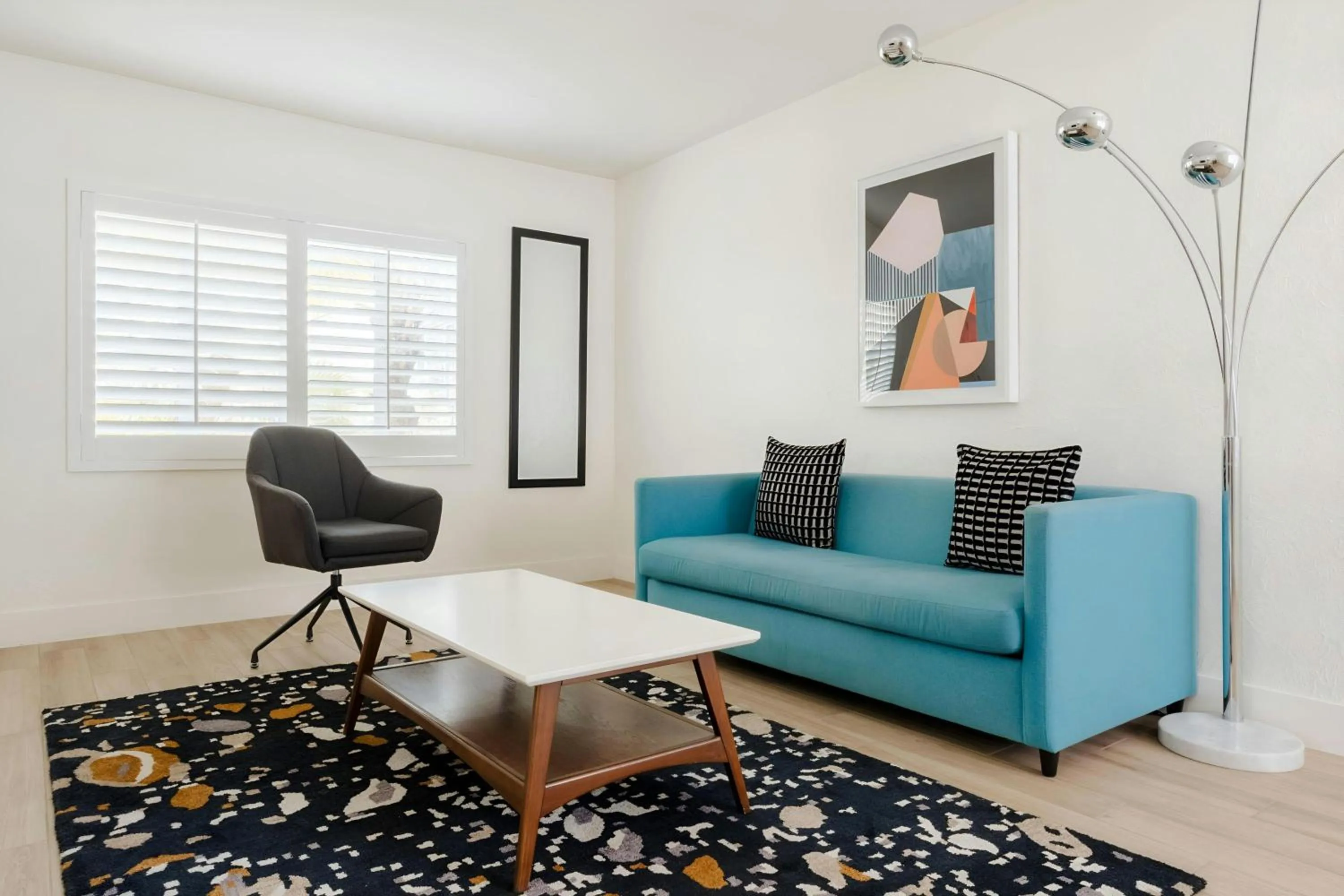Living room in Wellborn Hotel Downtown, Sonder by Marriott Bonvoy