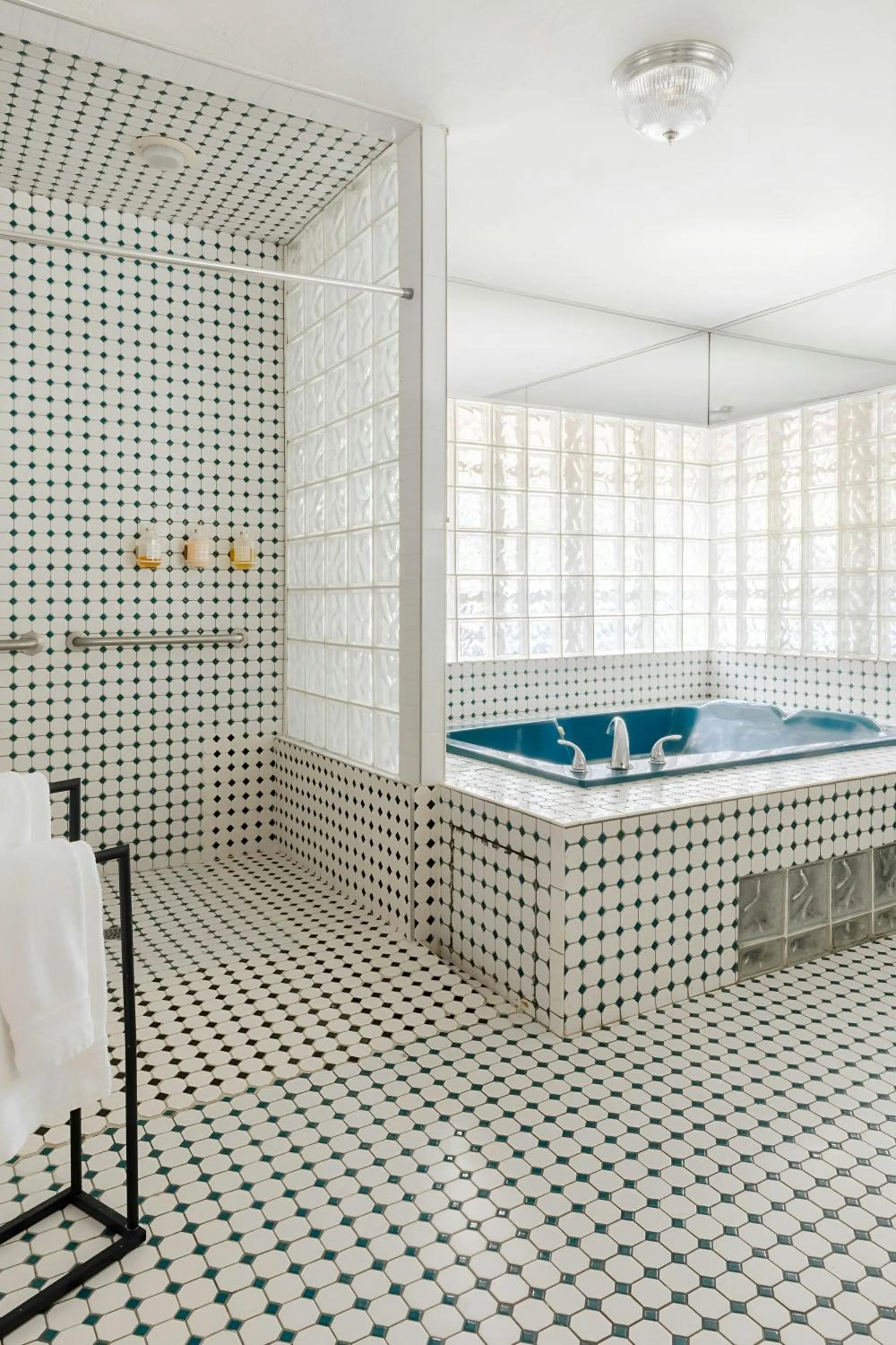 Bathroom in Wellborn Hotel Downtown, Sonder by Marriott Bonvoy