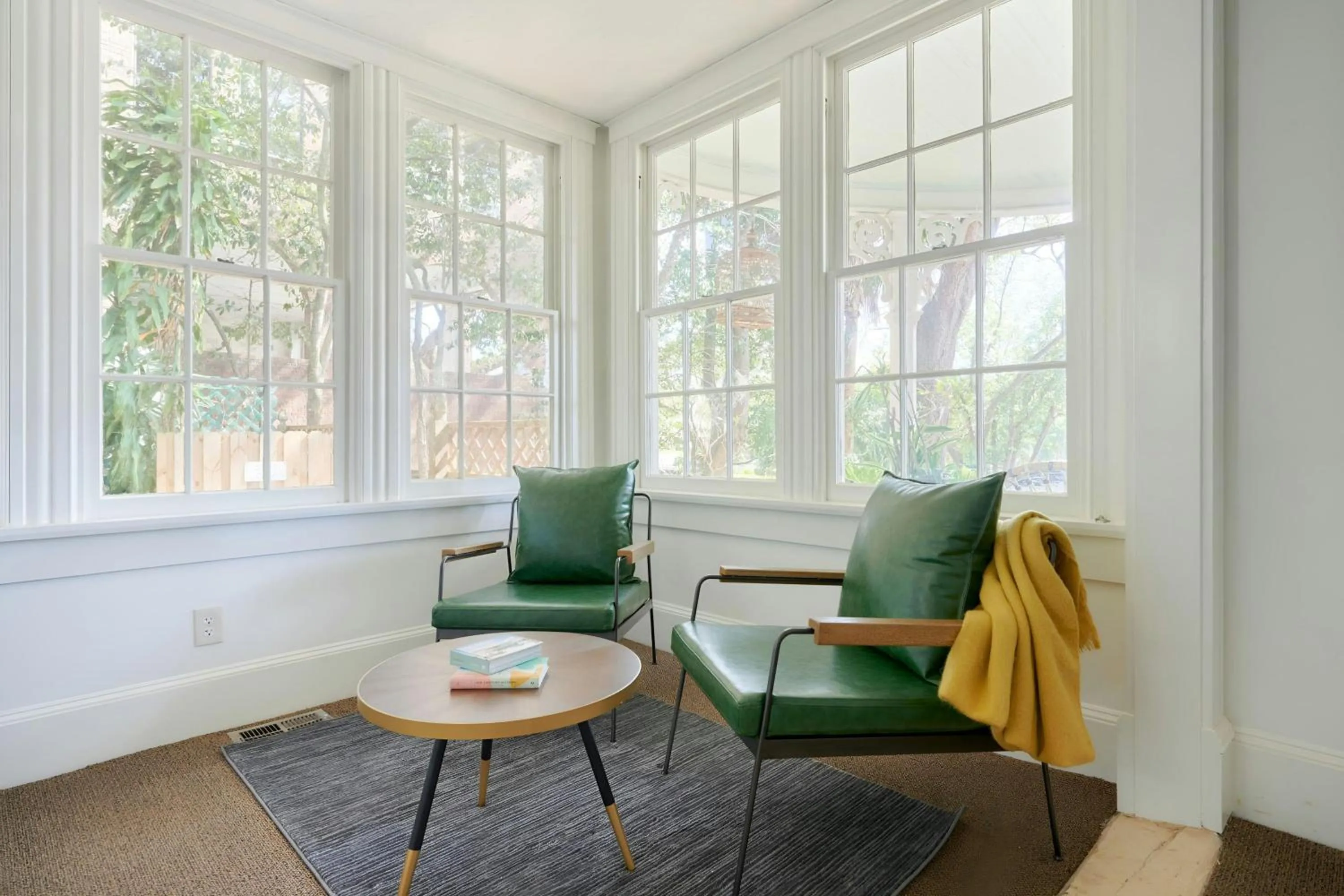 Living room in Wellborn Hotel Downtown, Sonder by Marriott Bonvoy