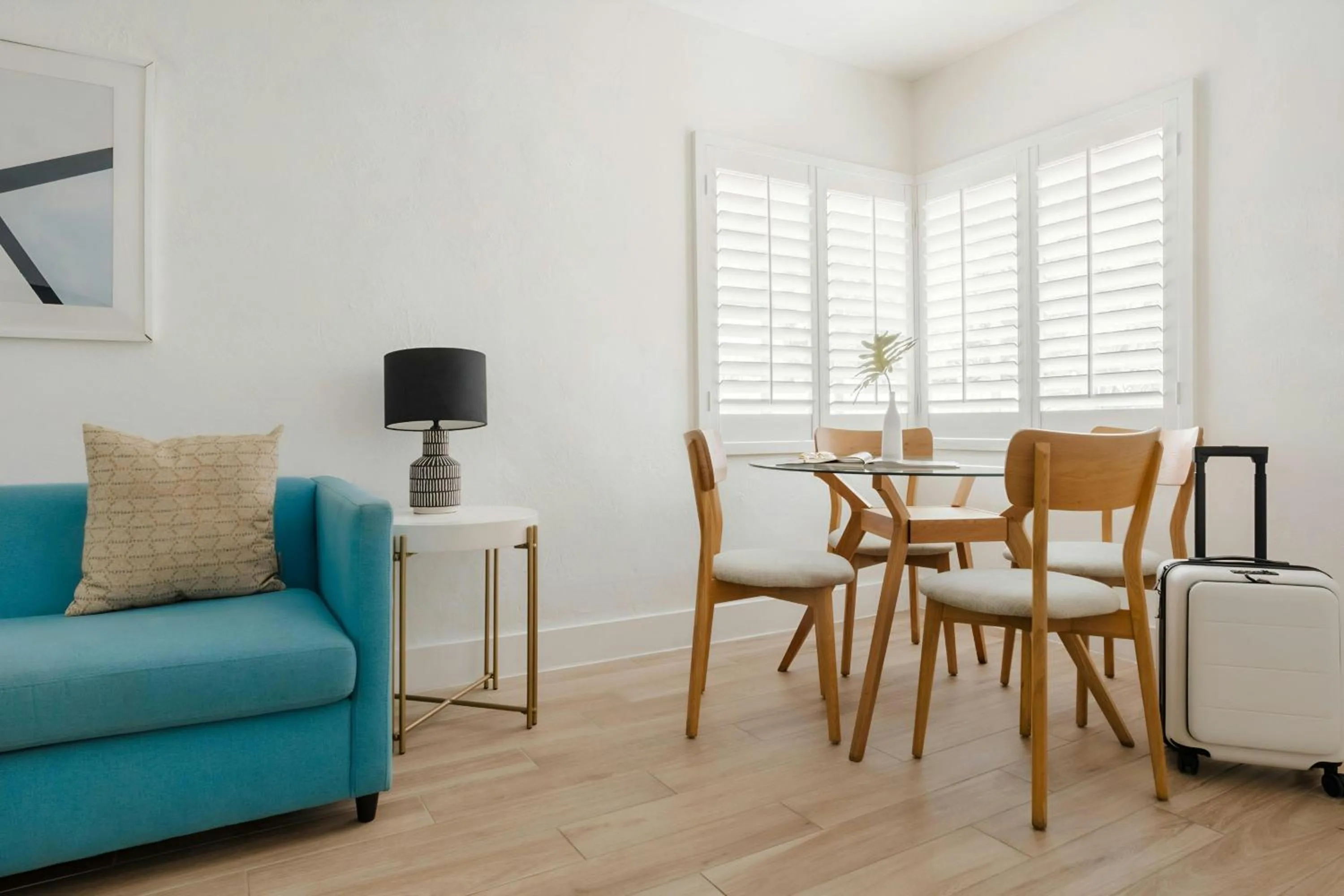 Living room in Wellborn Hotel Downtown, Sonder by Marriott Bonvoy
