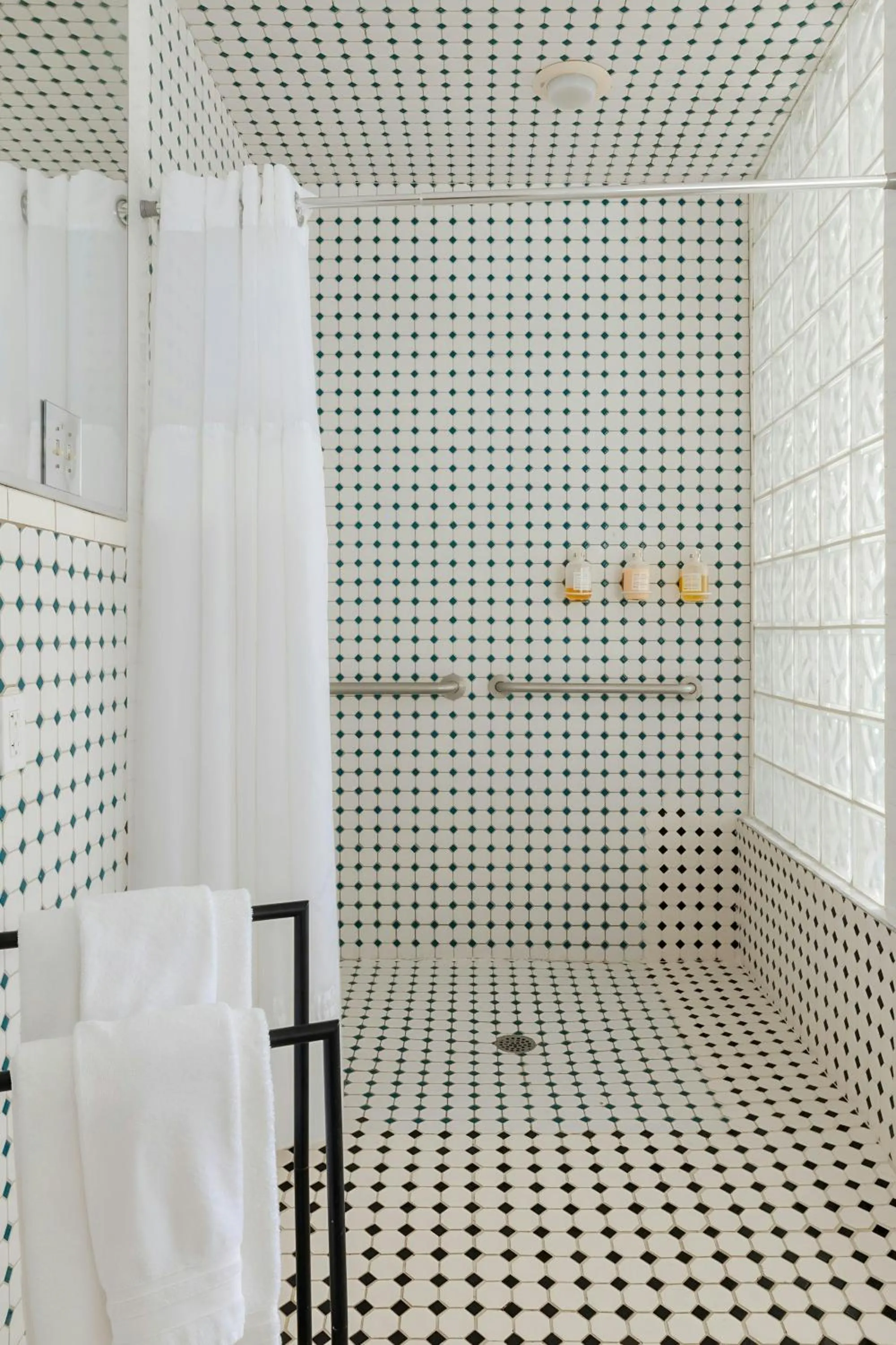 Bathroom in Wellborn Hotel Downtown, Sonder by Marriott Bonvoy