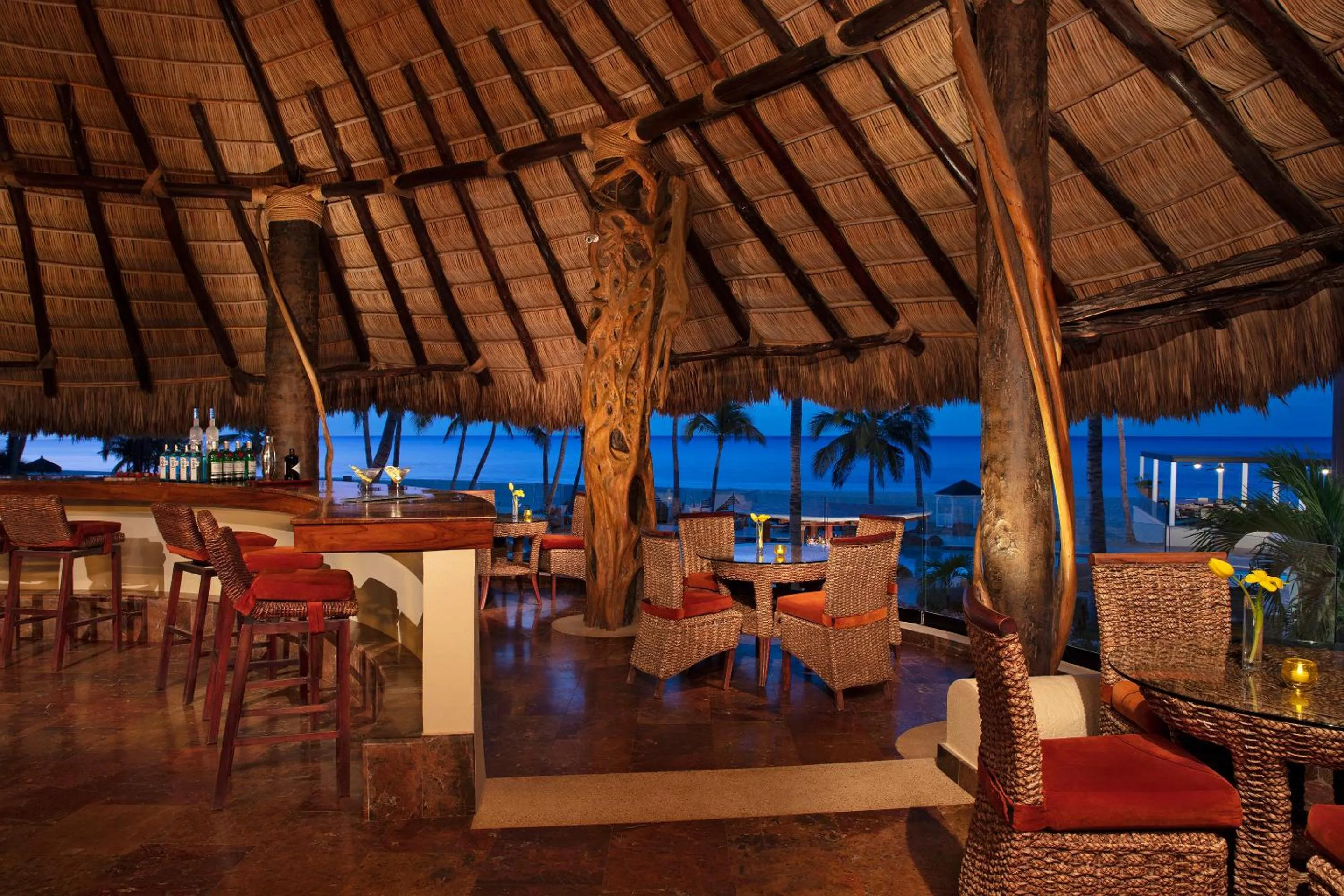 Lounge or bar in Altitude by Krystal Grand Los Cabos - All Inclusive