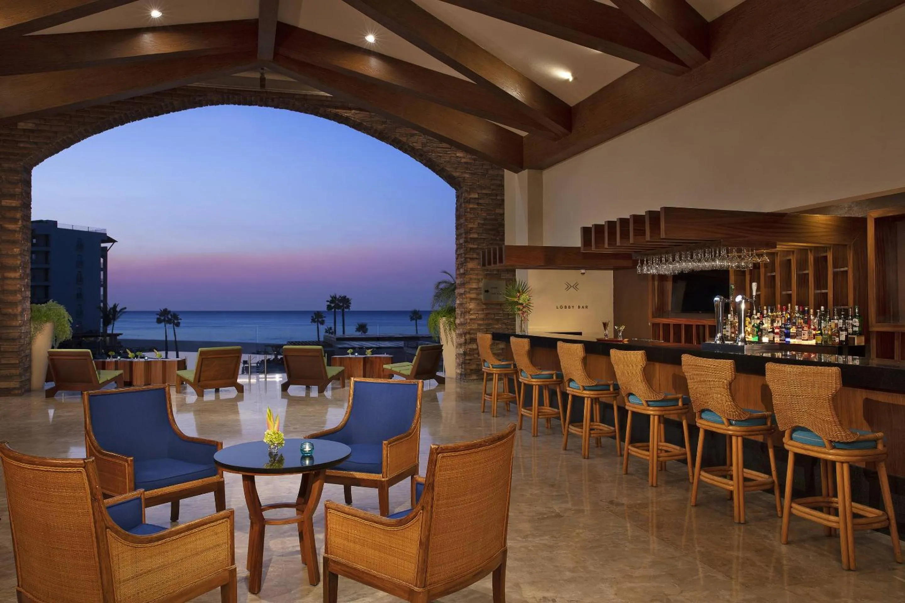 Lounge or bar in Altitude by Krystal Grand Los Cabos - All Inclusive