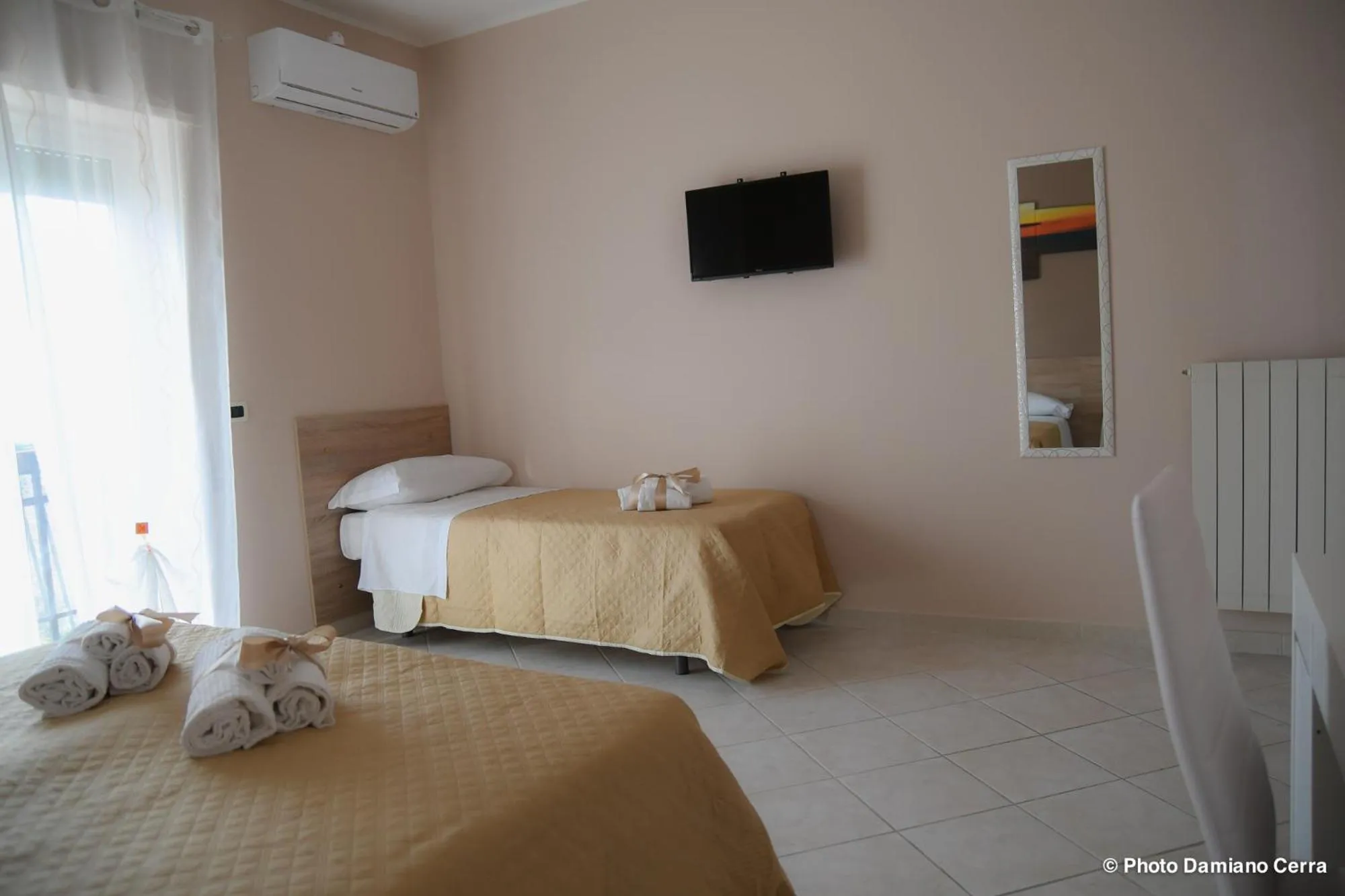 Photo of the whole room, Bed in B&B Lamezia Airport
