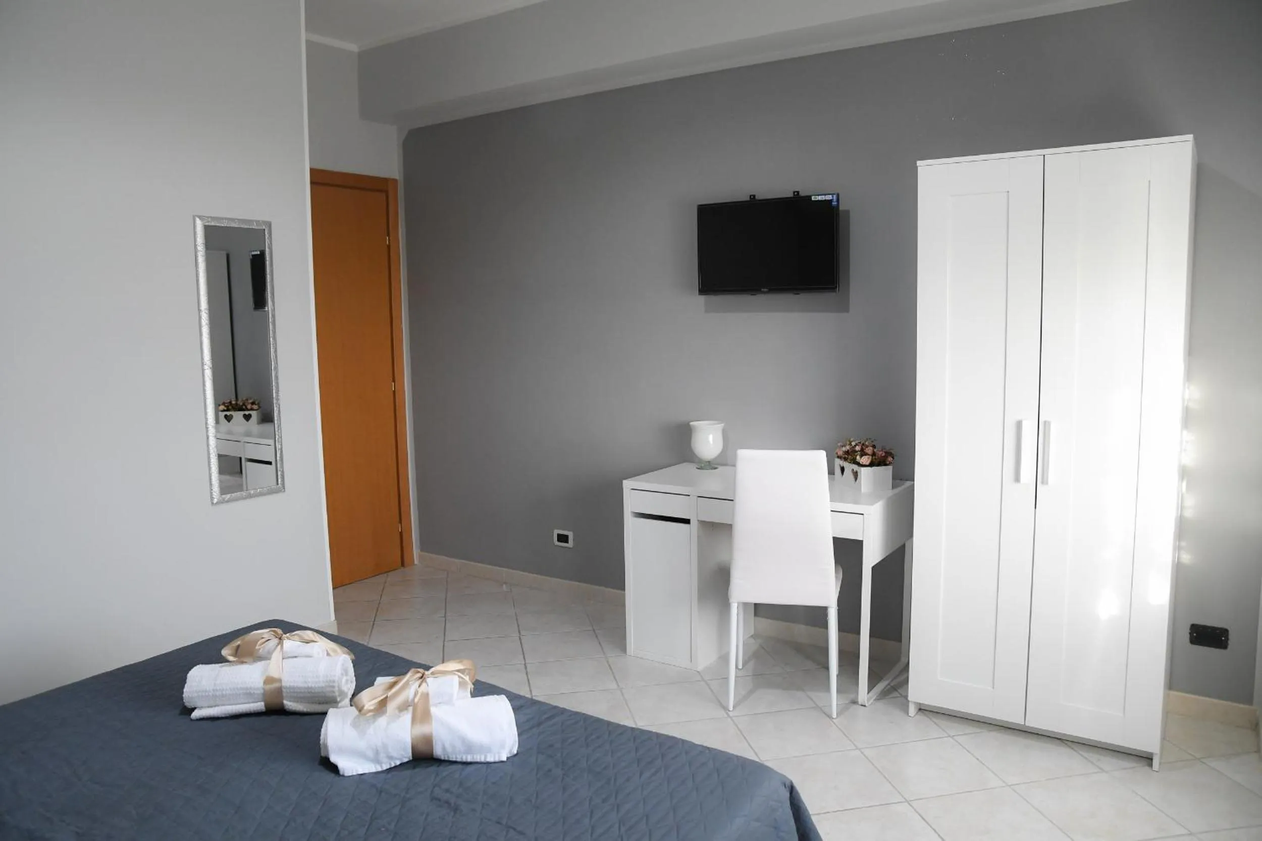 Photo of the whole room, Bed in B&B Lamezia Airport