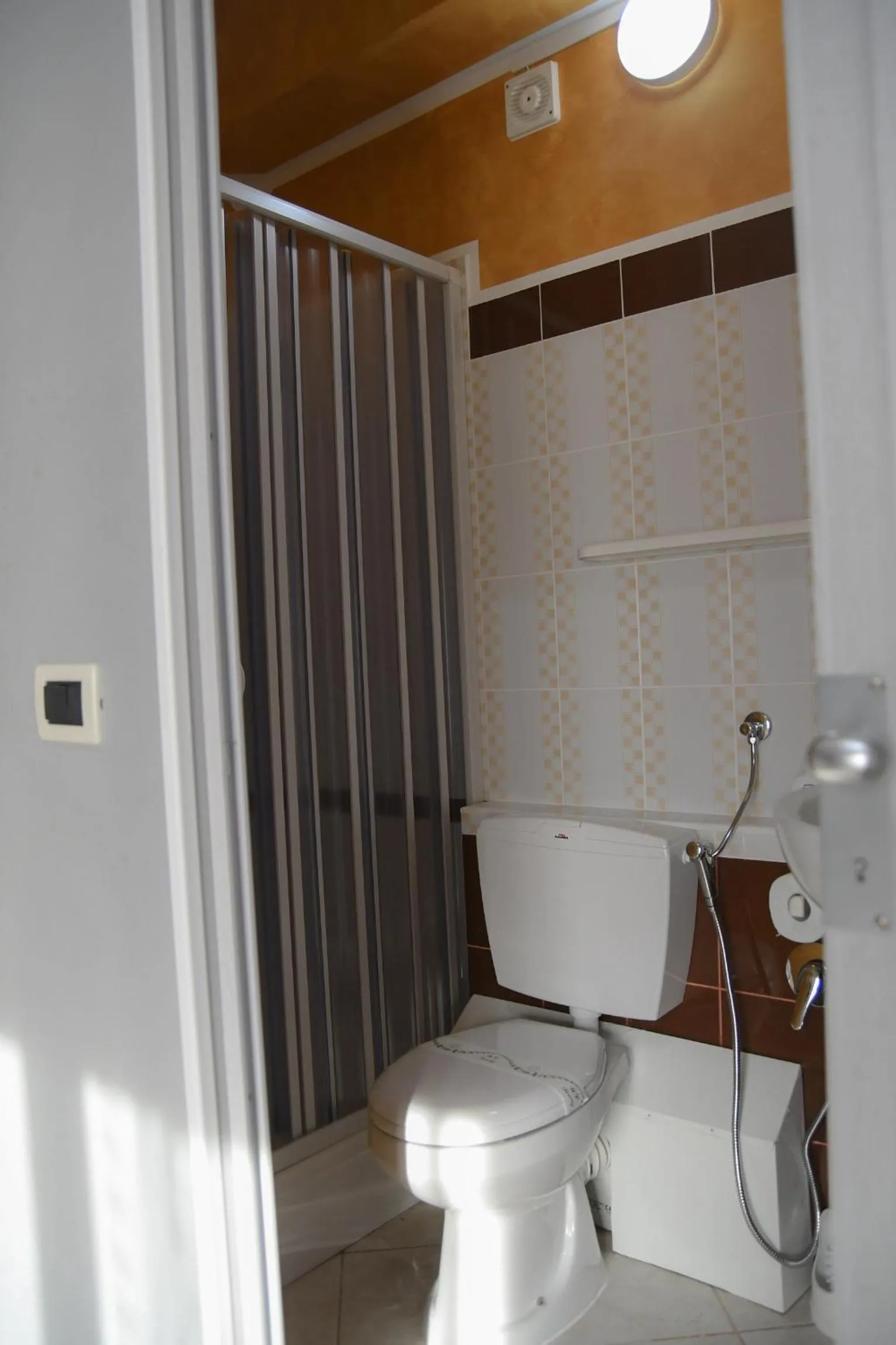 Shower in B&B Lamezia Airport