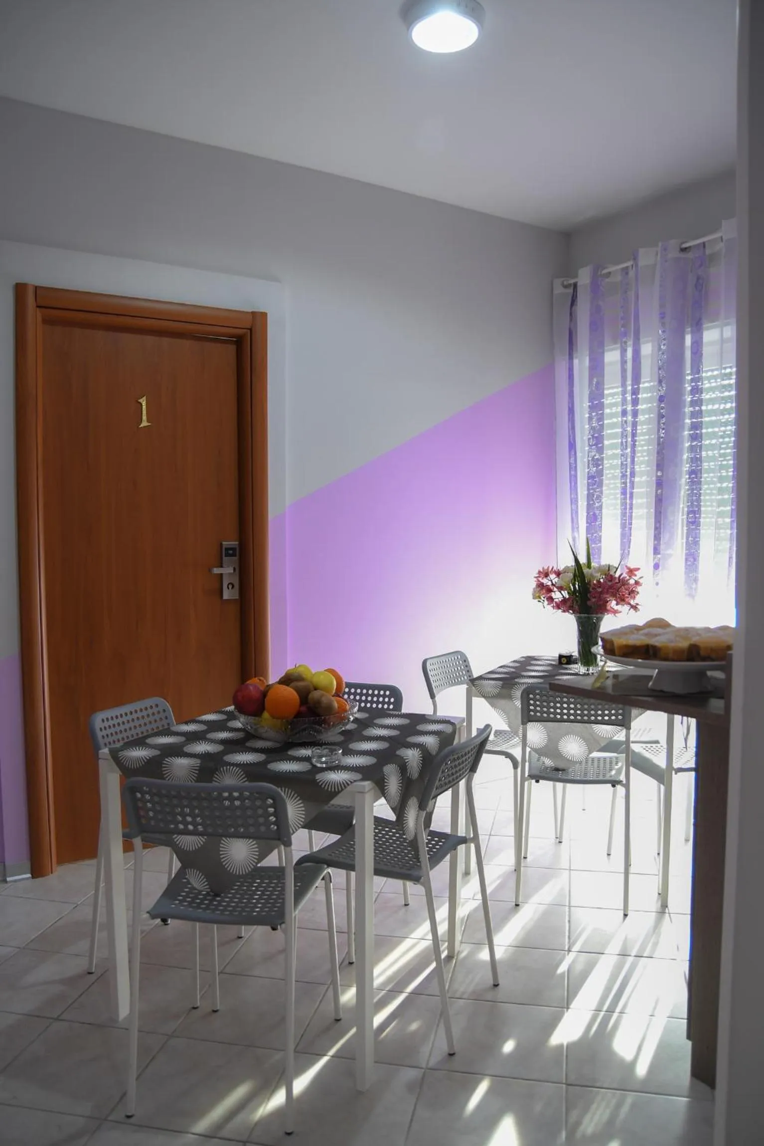 Communal kitchen in B&B Lamezia Airport