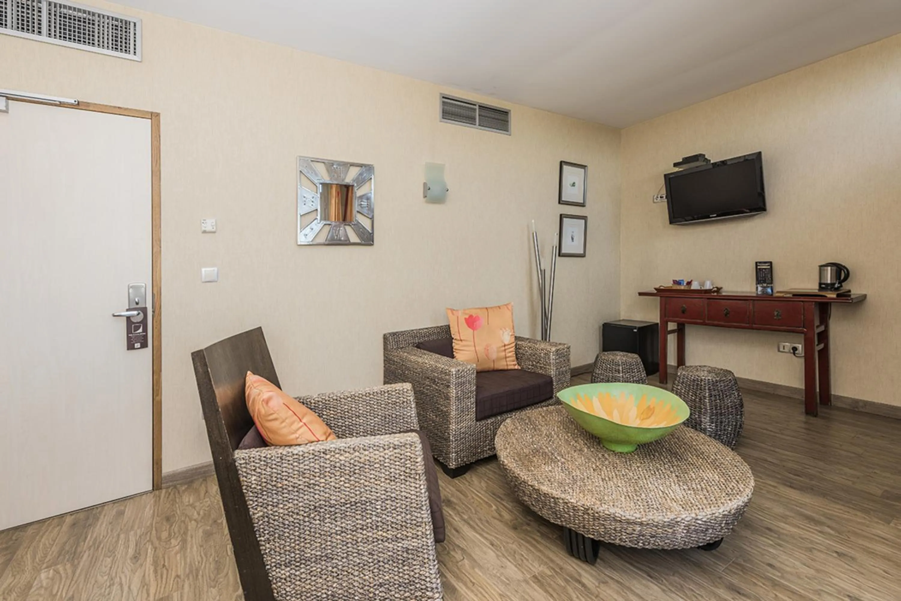 Living room in Hostellerie Saint Vincent Beauvais Aeroport