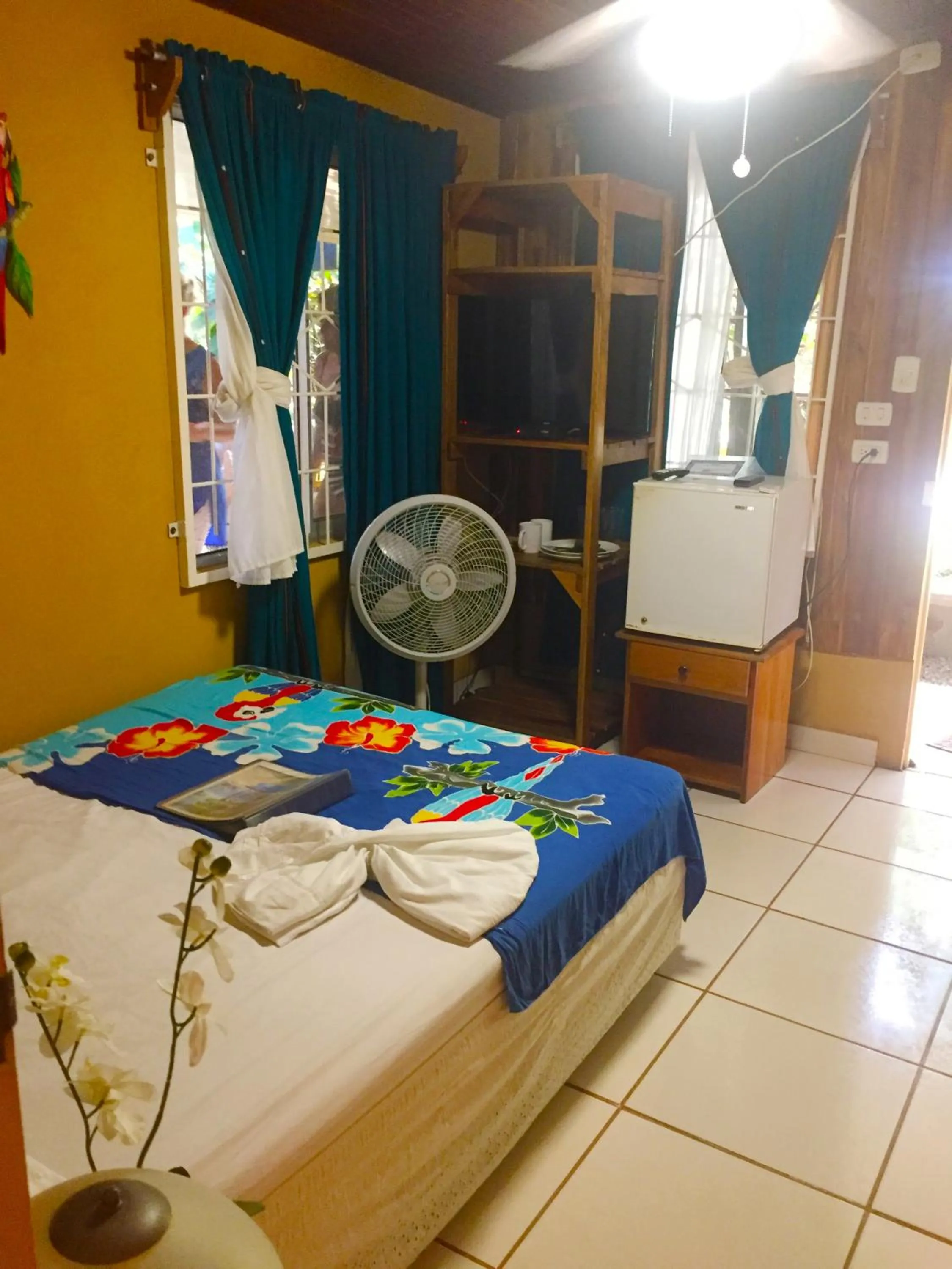 Photo of the whole room, Bed in Cabinas Jimenez