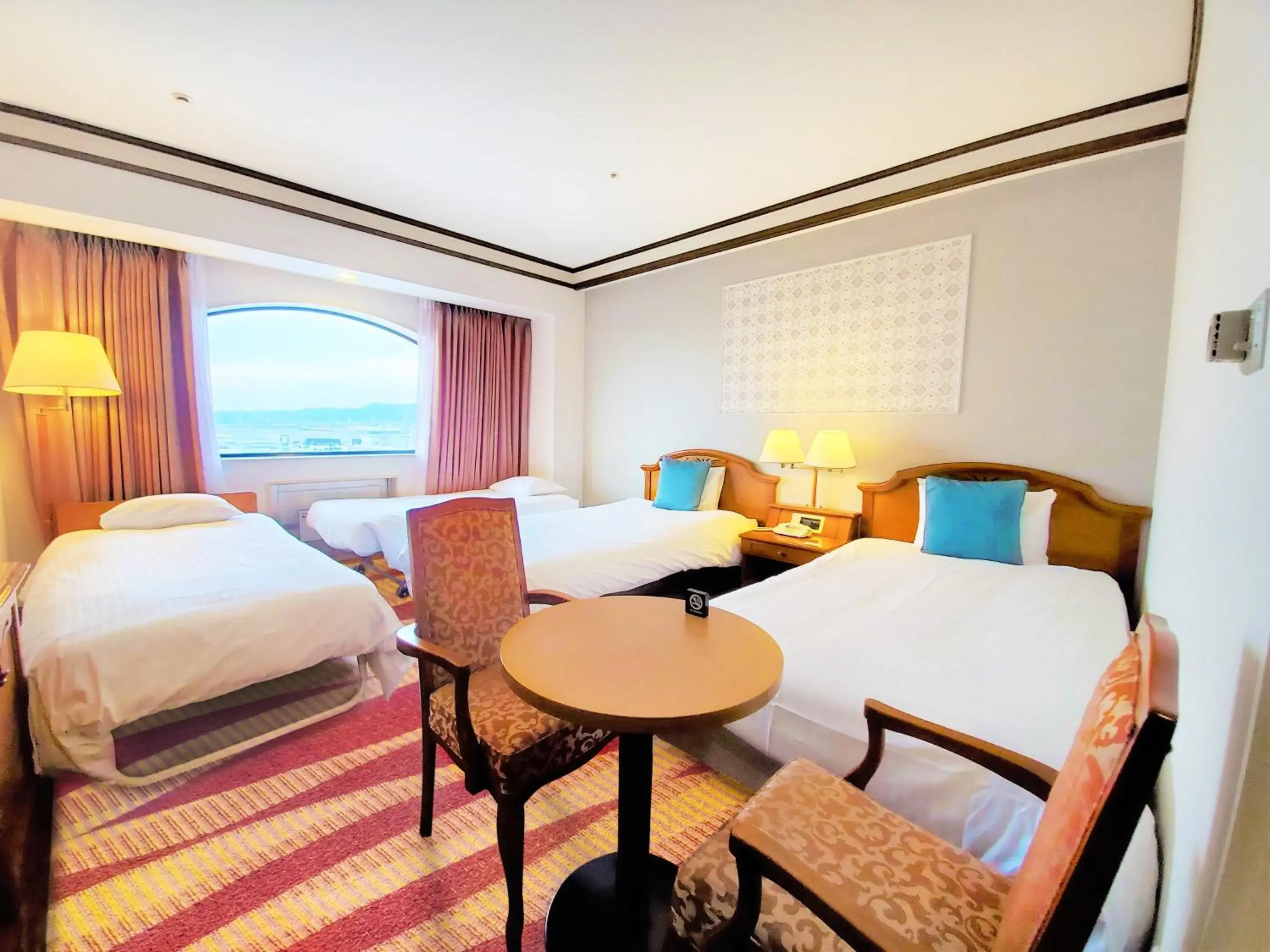 Standard Twin Room with Extra Bed (4 Adults) - Non-Smoking in Hotel Plaza Kobe Standard Twin Room with Extra Bed (4 Adults) - Non-Smoking in Hotel Plaza Kobe