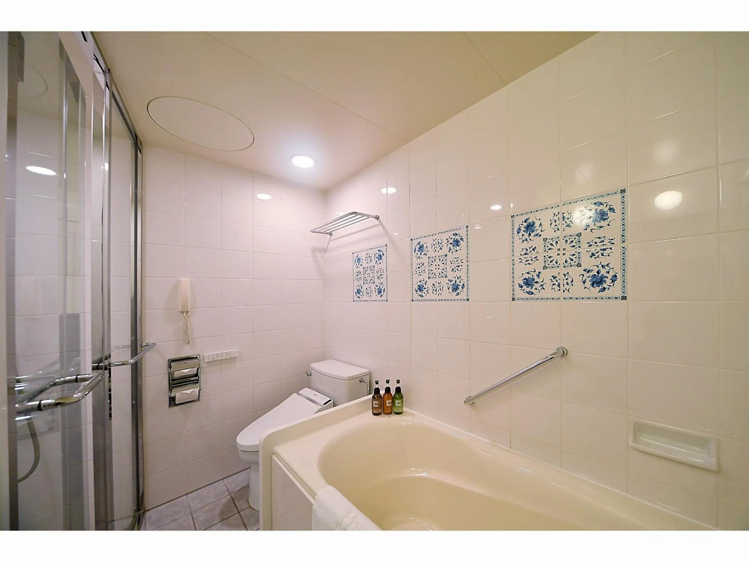 Shower in Hotel Plaza Kobe