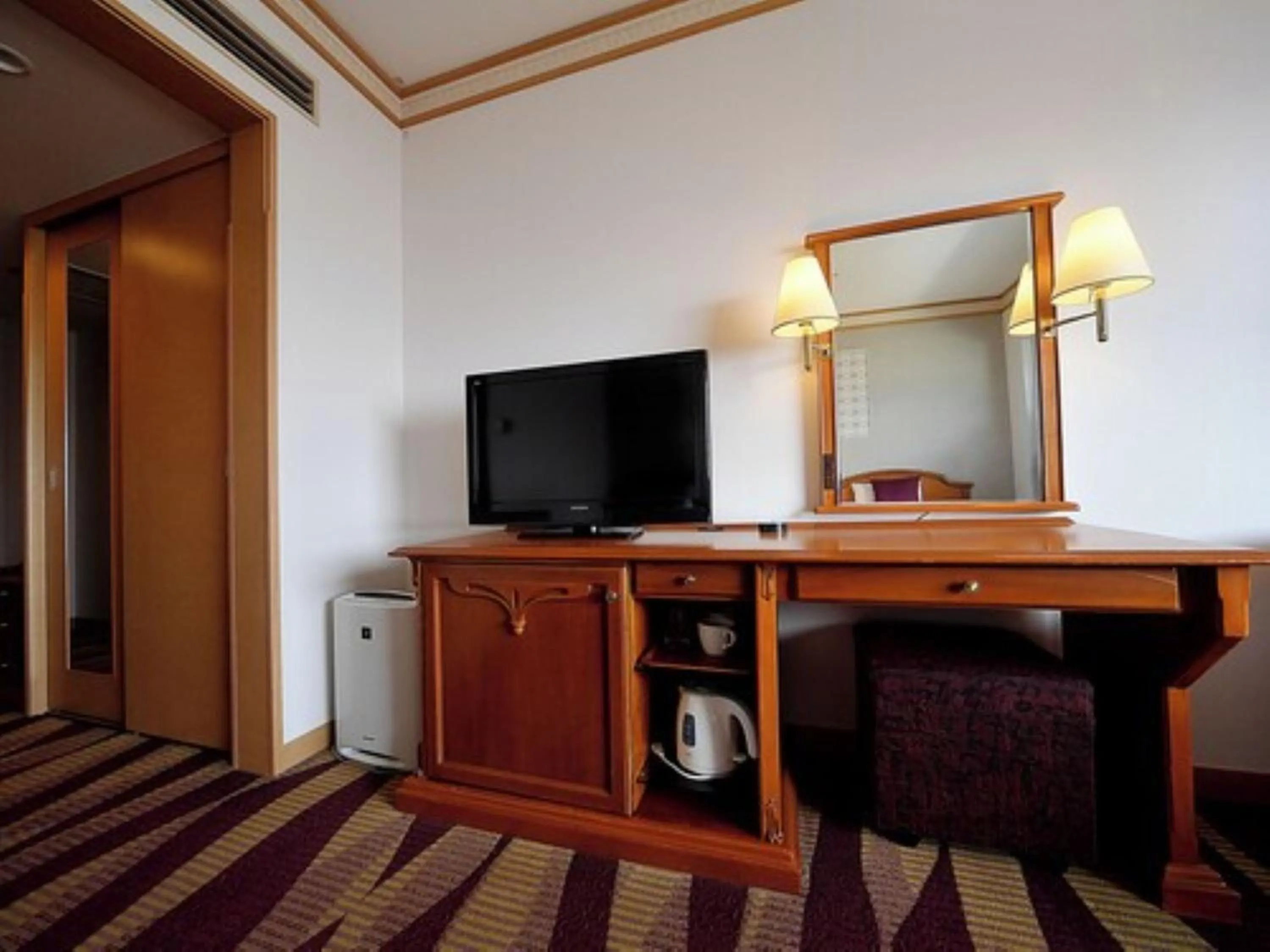 Photo of the whole room in Hotel Plaza Kobe