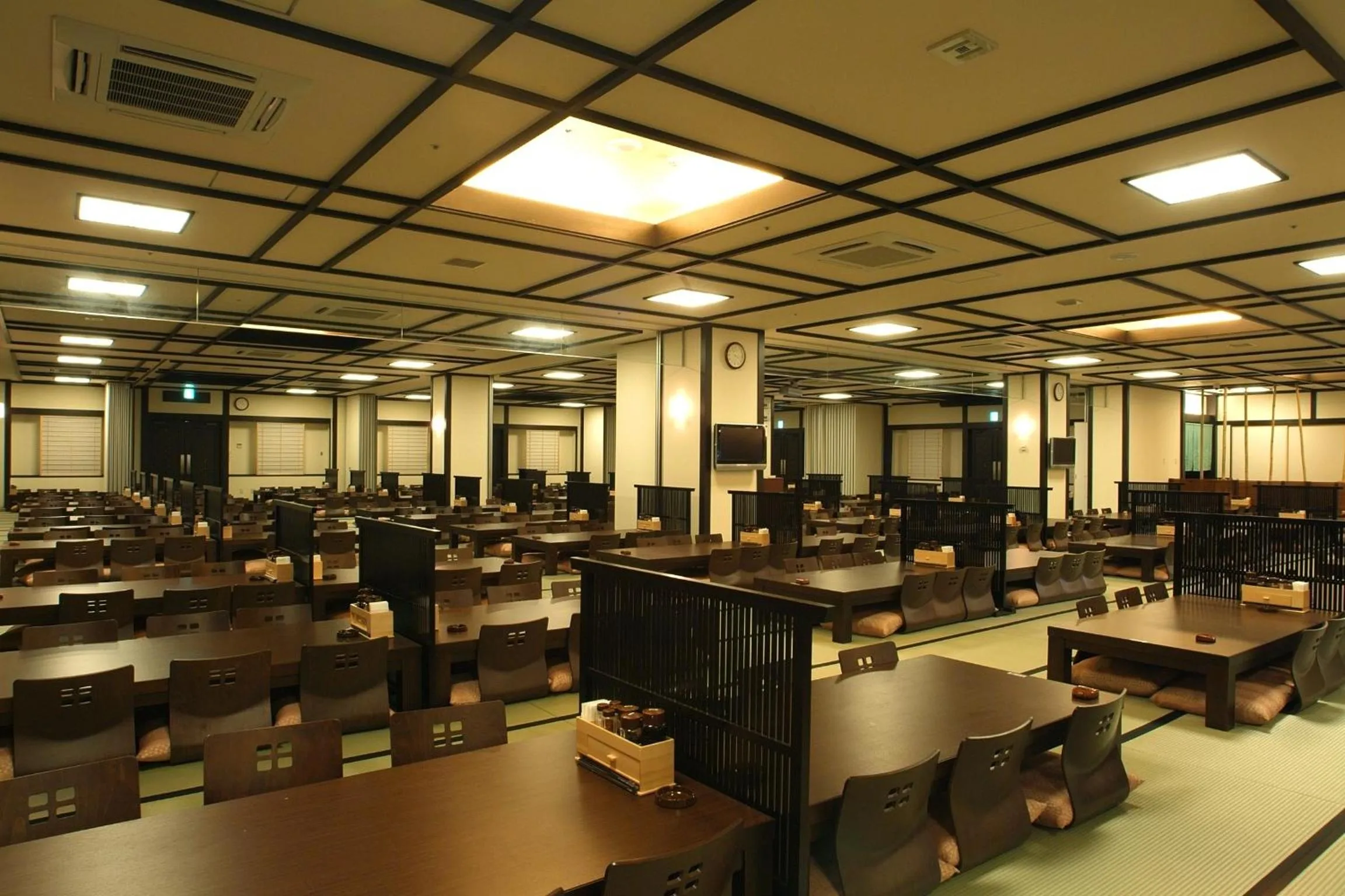 Dining area in Yokohama Minatomirai Manyo Club