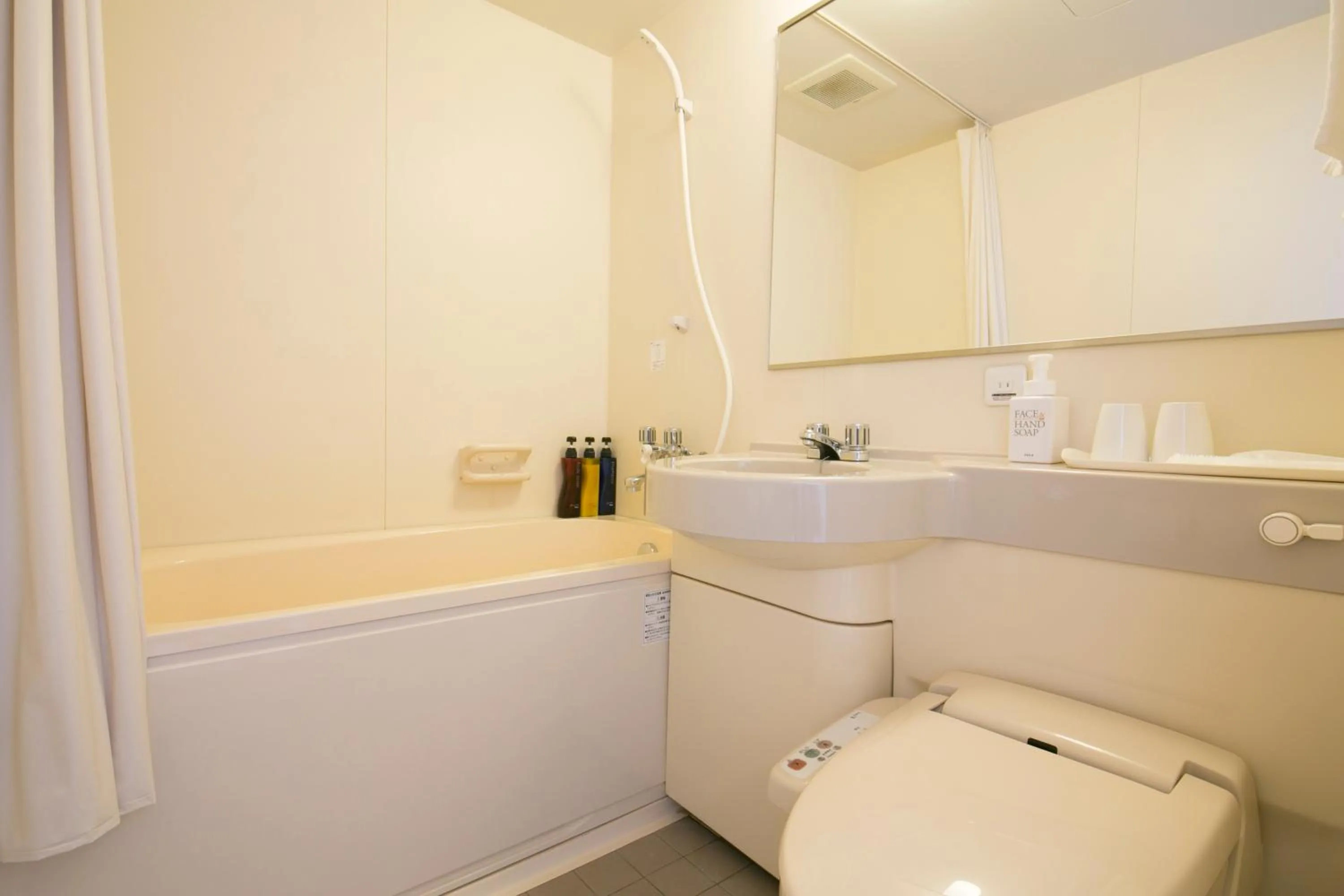 Photo of the whole room in Hotel nanvan Yaizu