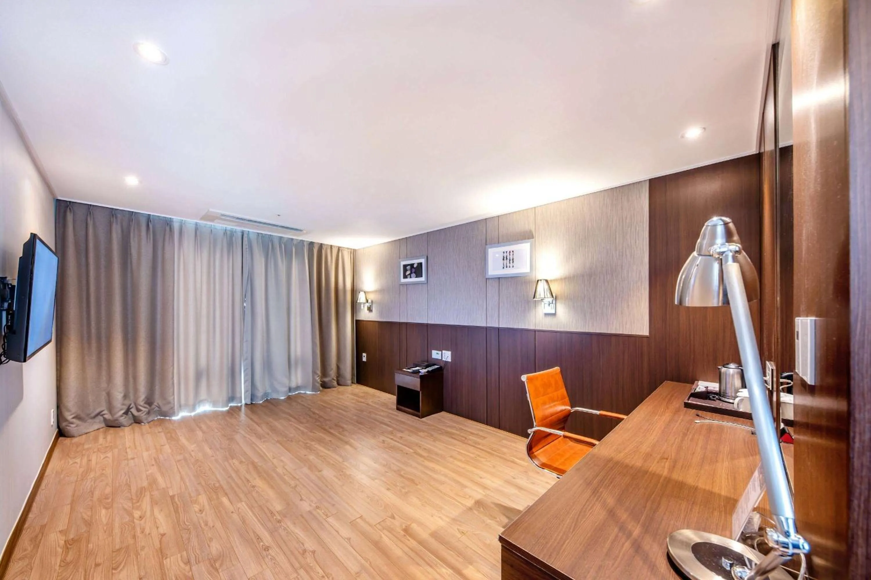 Photo of the whole room in Ramada by Wyndham Jeju City Hall